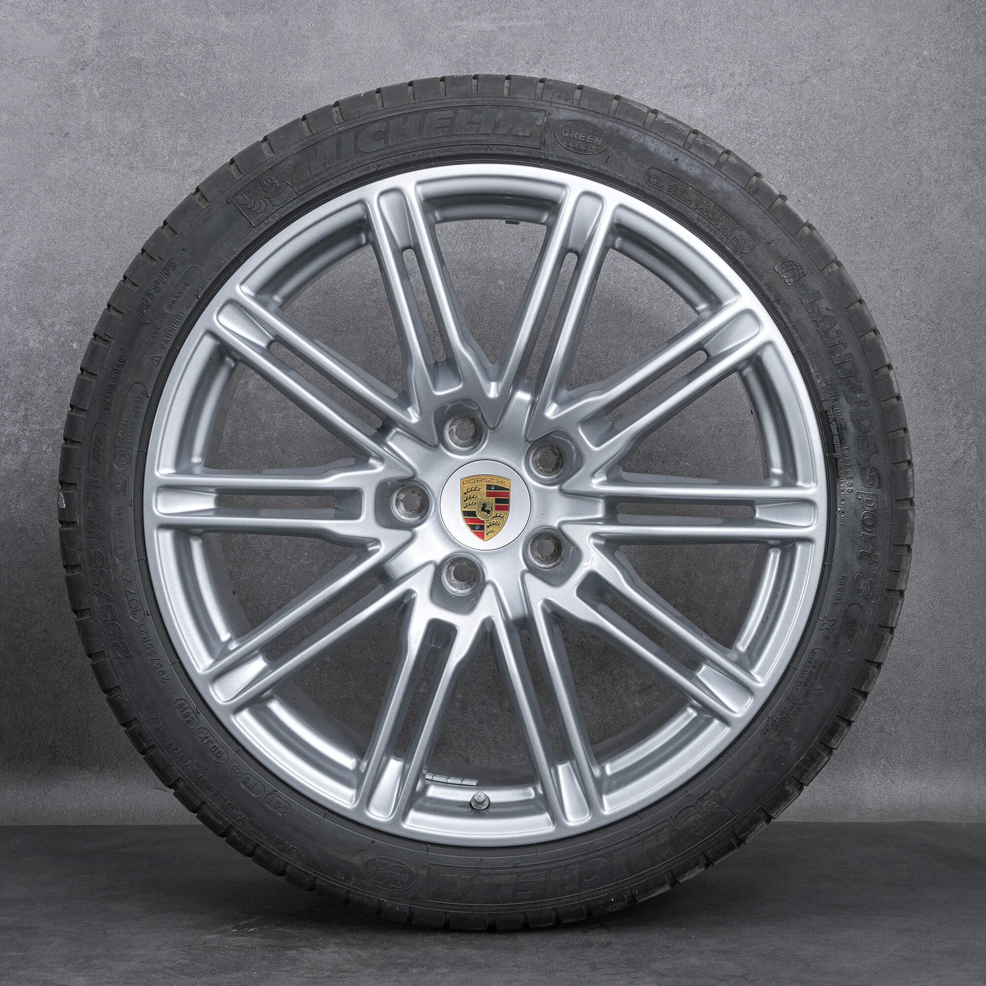 Alkuperäiset Porsche 21 tuuman Cayenne 958 Sport Edition -talvirenkaat ja uudet talvirenkaat