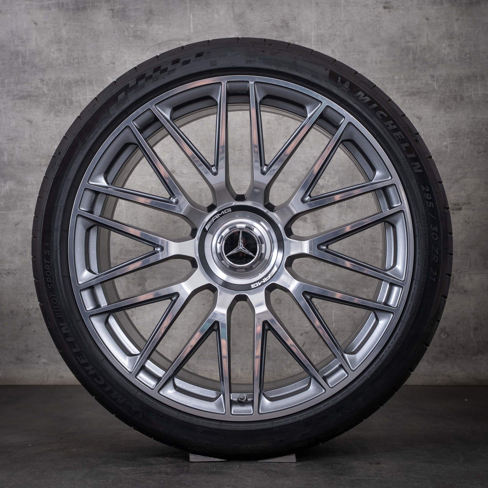 Originale Mercedes-Benz AMG GT-felger 21 tommer C192 sommerhjul A1924011900 A1924012000 himalaya grey, frontpolert