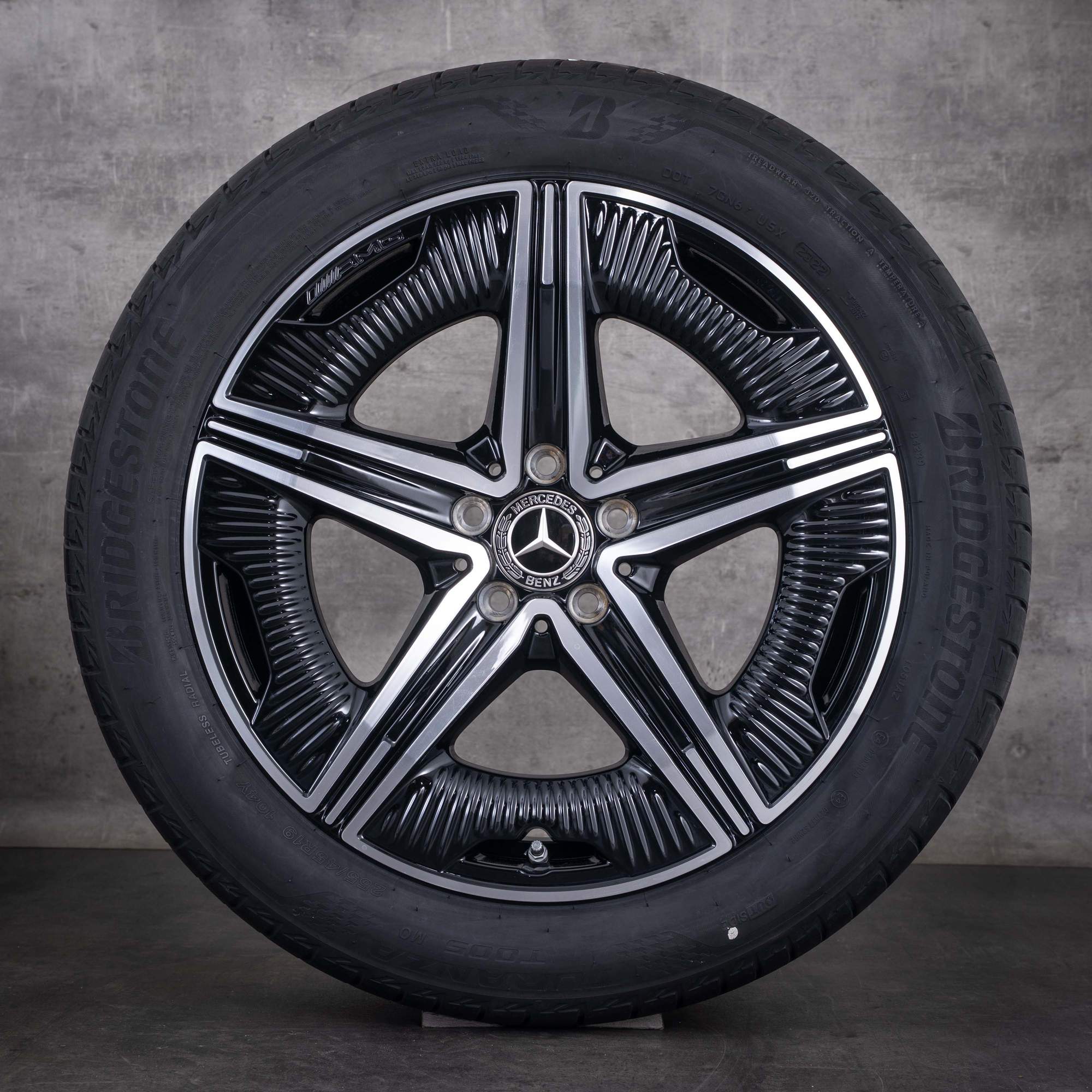 OEM Mercedes-Benz EQE AMG 19inch V295 summer wheels A2954012200 Black Front diamond cut - wheel 4 of 4