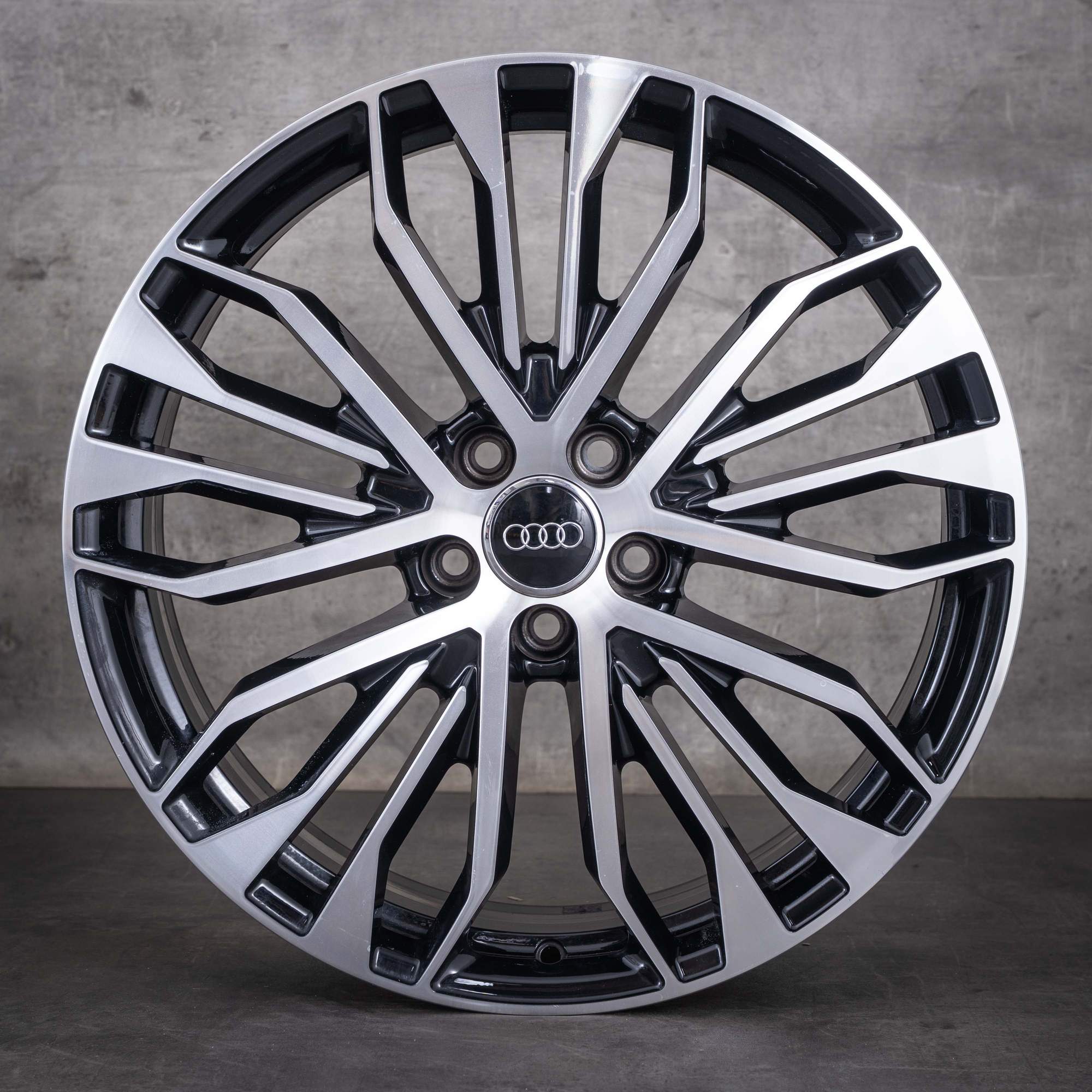 Oryginalne felgi Audi A6 S6 20 cali 4G C7 4G0601025CR czarne, Polerowane na wysoki połysk
