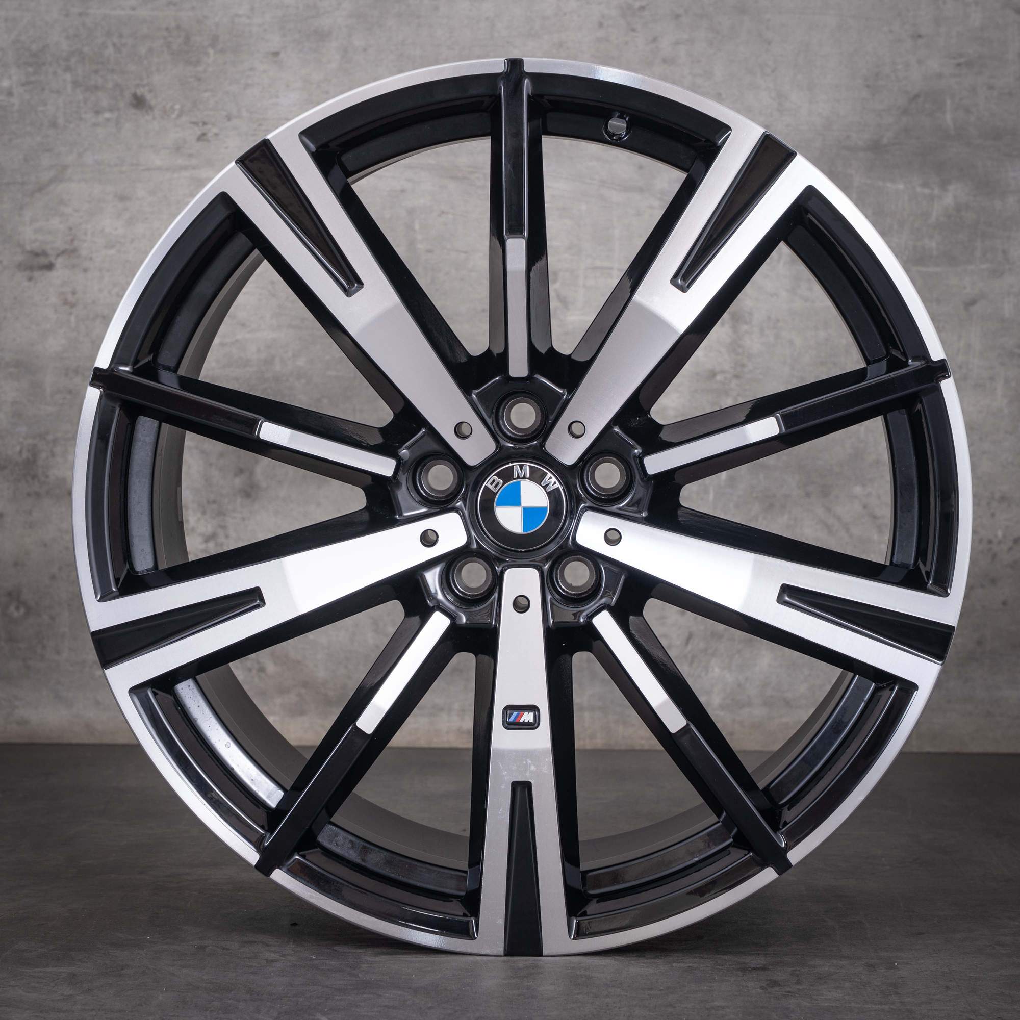 Oryginalne felgi BMW serii 5 i5 20 cali G60 G61 Styling 938 M 5A324E6 5A324E7 czarne w technologii diamond cut z połyskiem