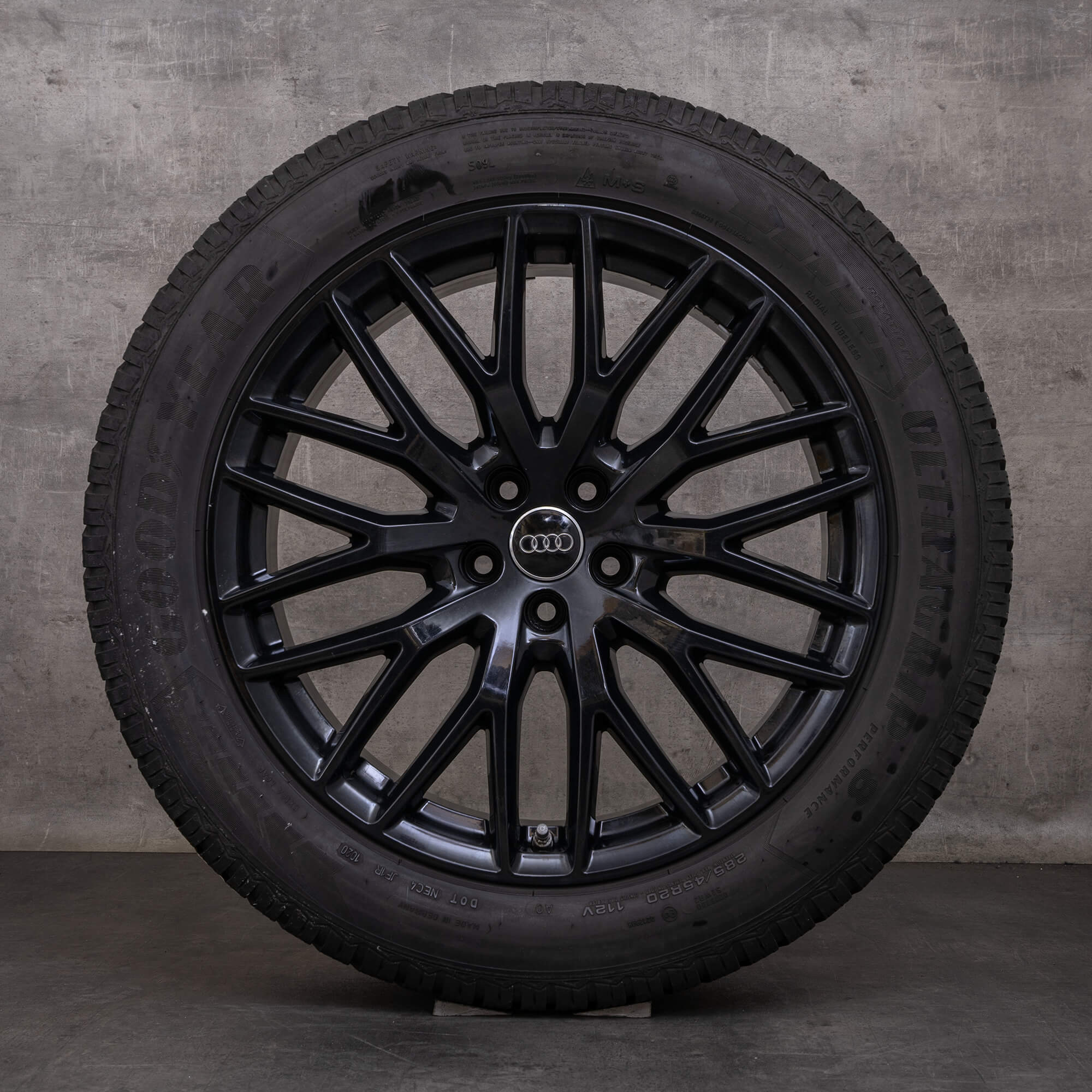 Oryginał Audi Q7 SQ7 koła zimowe 20 cali 4M felgi 4M0601025BJ czarne błyszczące