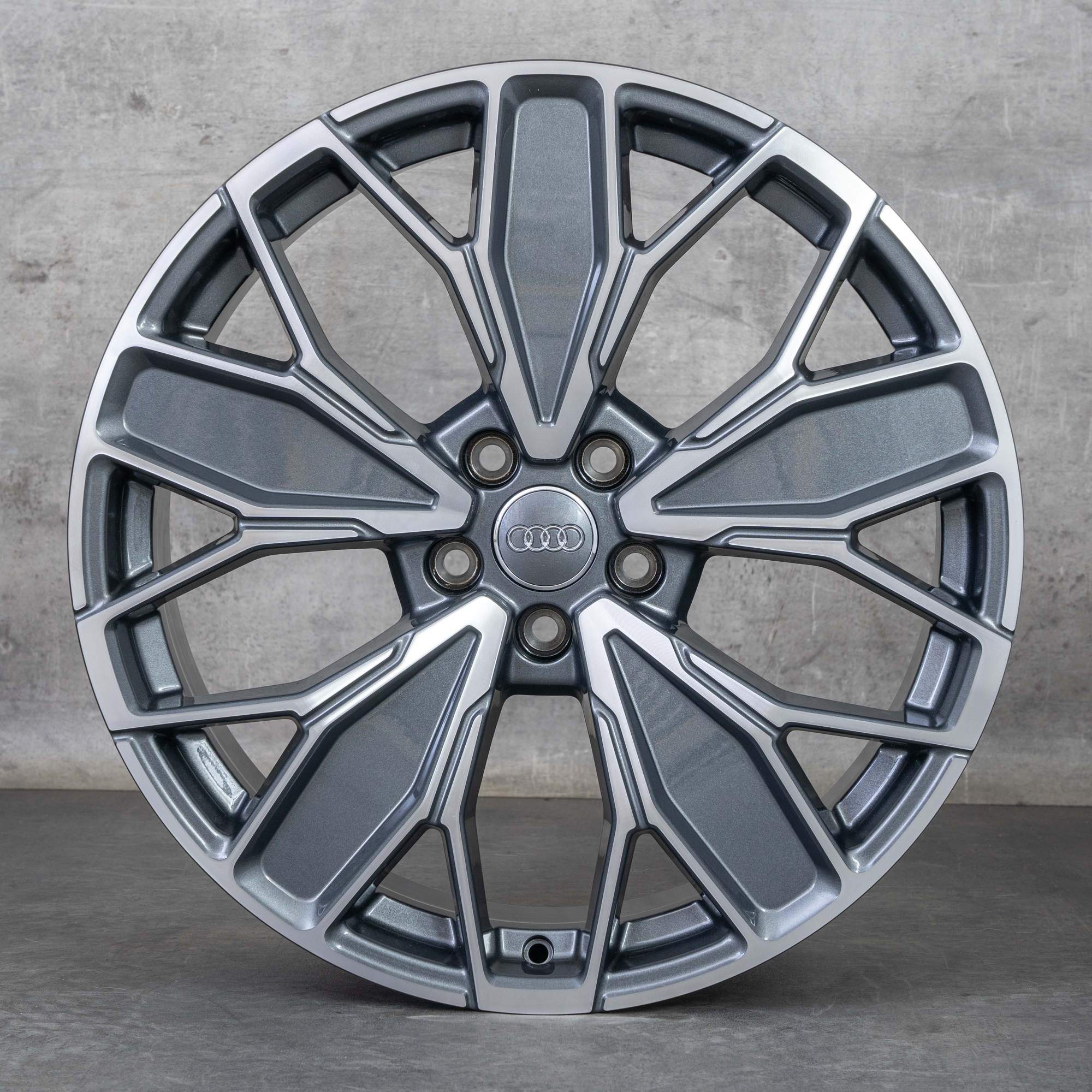 Oryginalne felgi Audi Q5 SQ5 20 cali FY GU 8MA601025H grafitowo-szare polerowane
