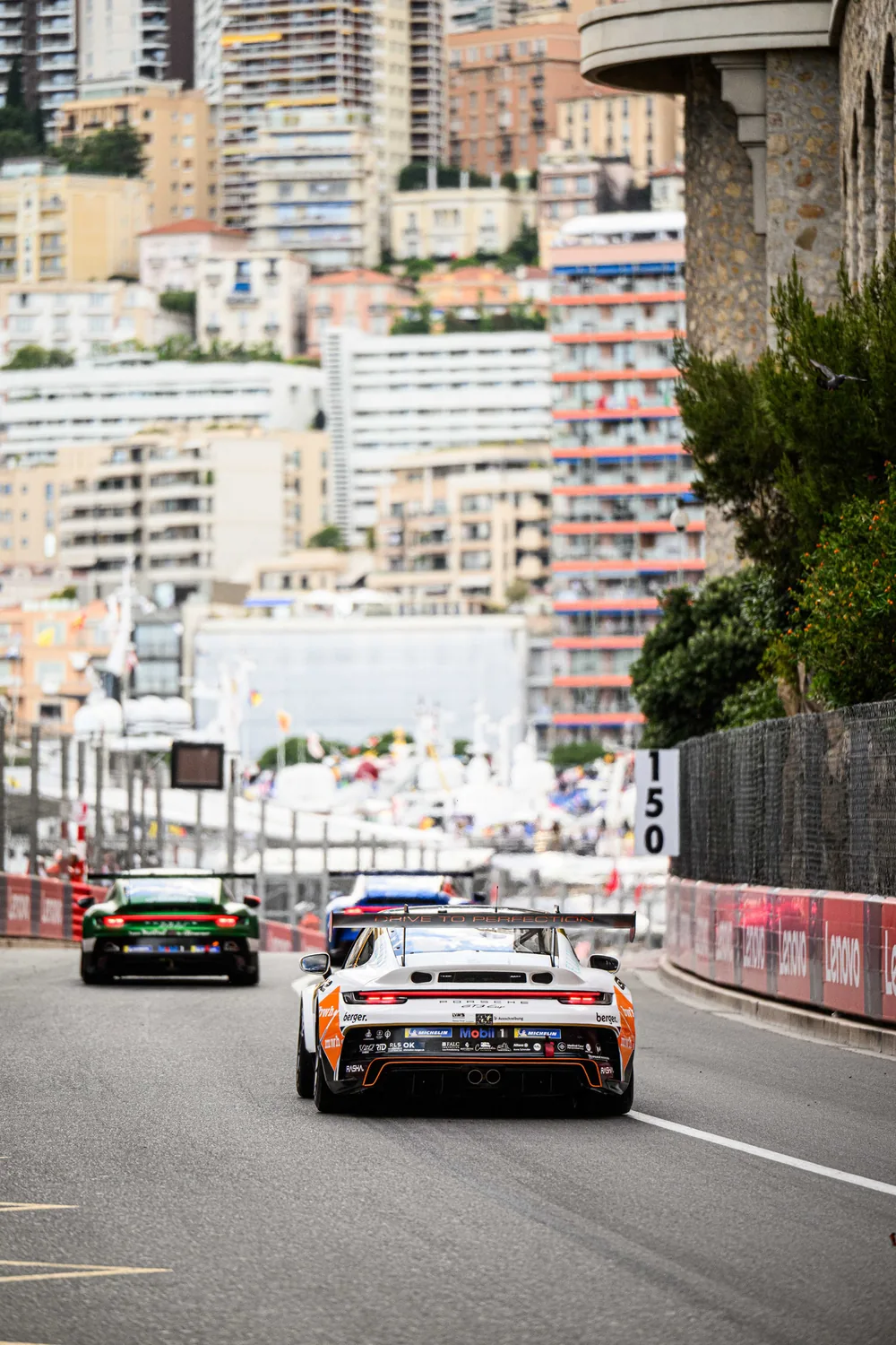 Porsche 911 Cup Fahrzeuge auf dem Stadtkurs von Monaco