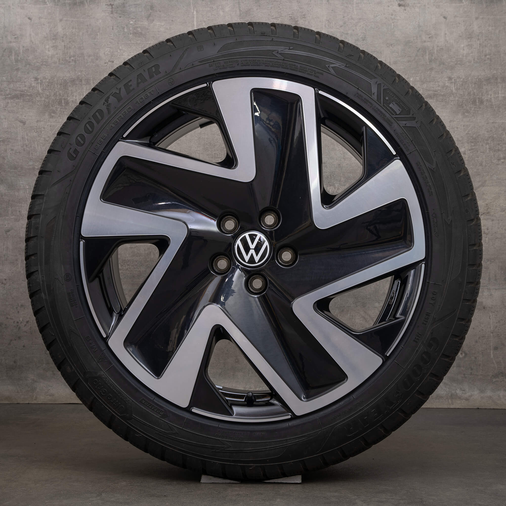 VW ID. Buzz Pro vinterhjul 20-tommers felger vinterdekk Solna aluminiumsfelger
