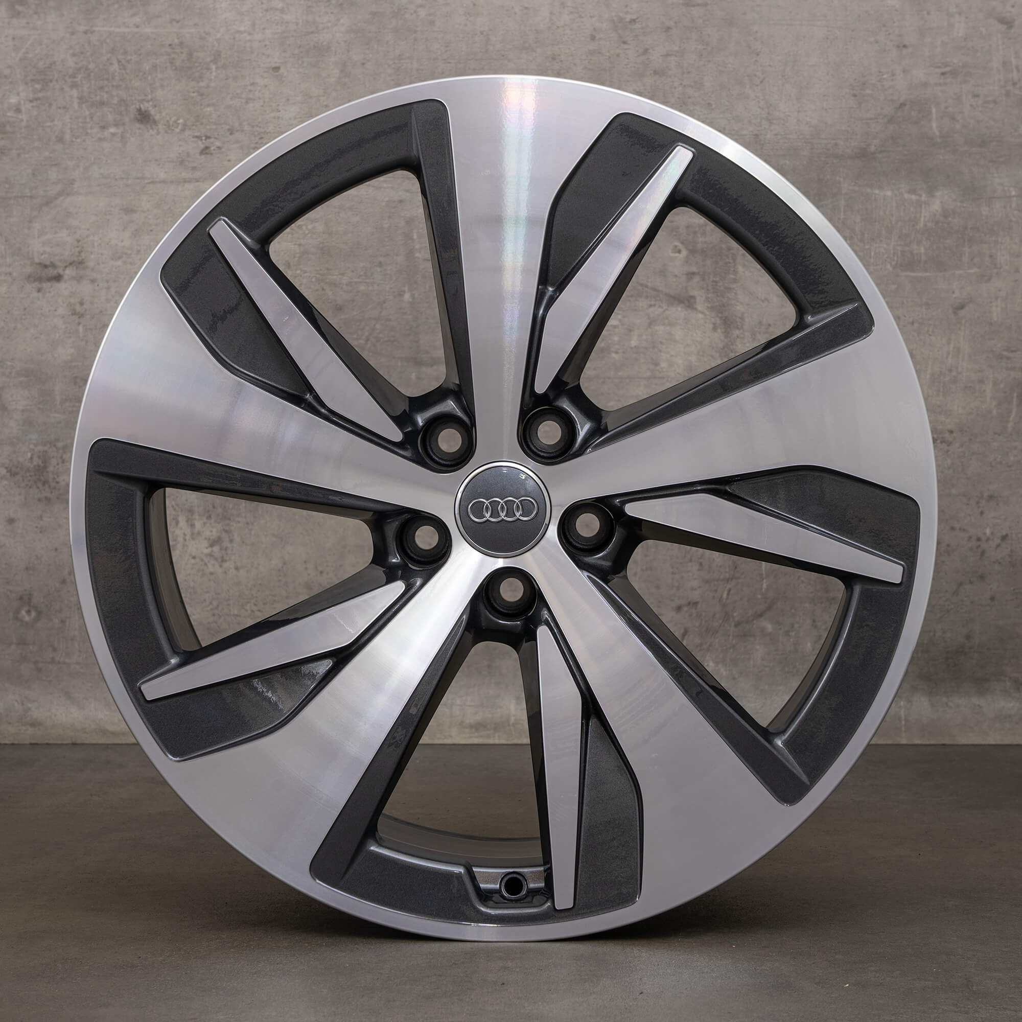 Oryginalne Felgi Audi e-tron GE Q8 20 cali 4KE 4KE601025AF antracyt polerowane NOWOŚĆ