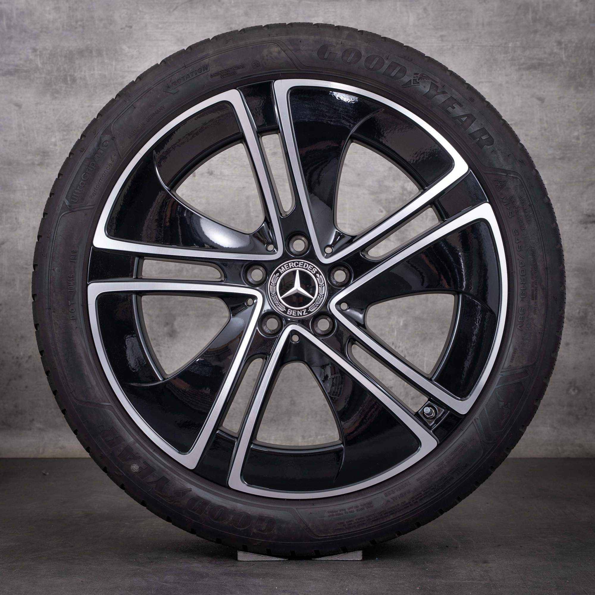 Original Mercedes Benz CLE Winterräder 19 Zoll C236 A236 Felgen A2364014100 schwarz glanzgedreht
