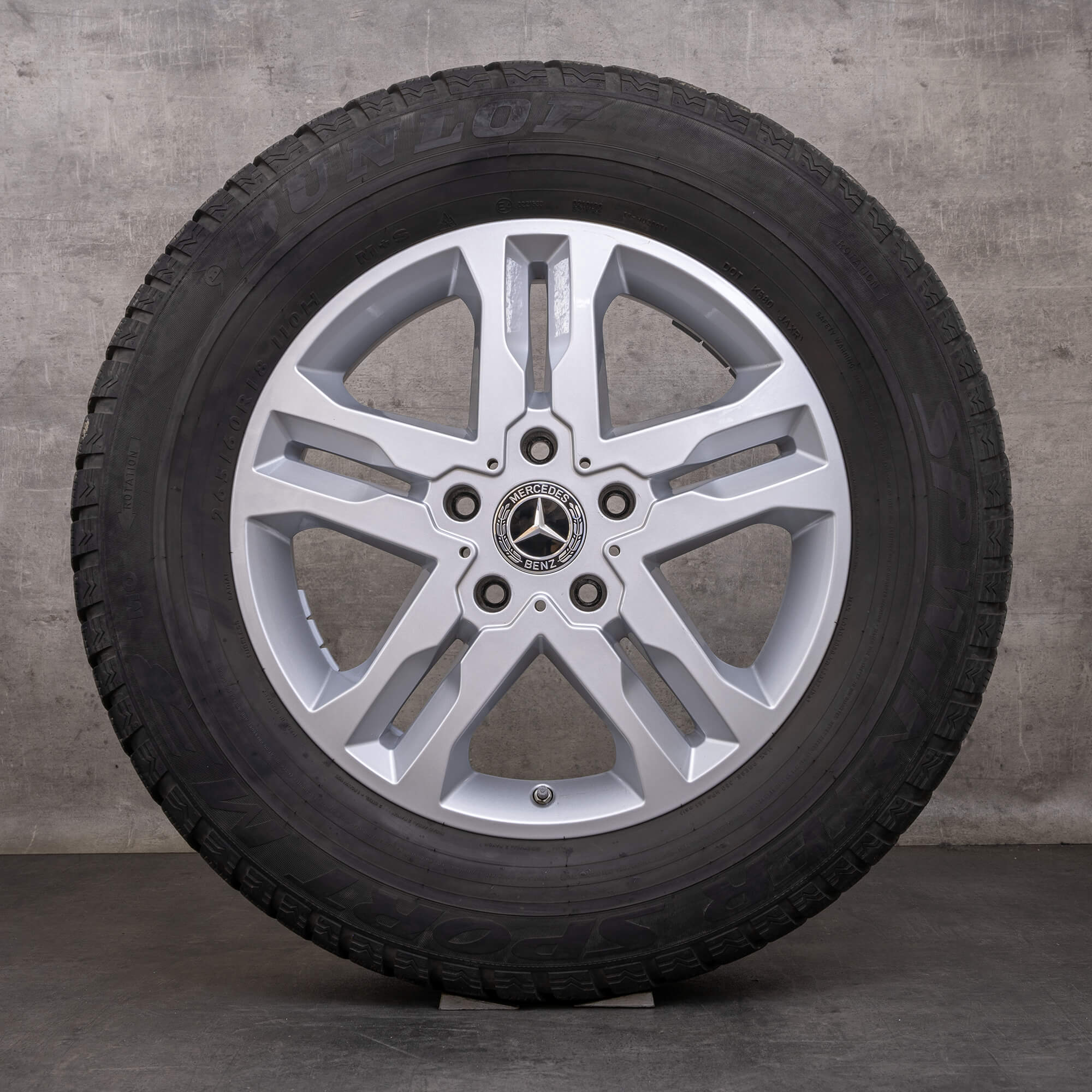 Original zimní pneu s disky Mercedes Benz třídy G 18" W463 G350 G400 G500 ráfky na auto A4634012502 stříbrné lesklé