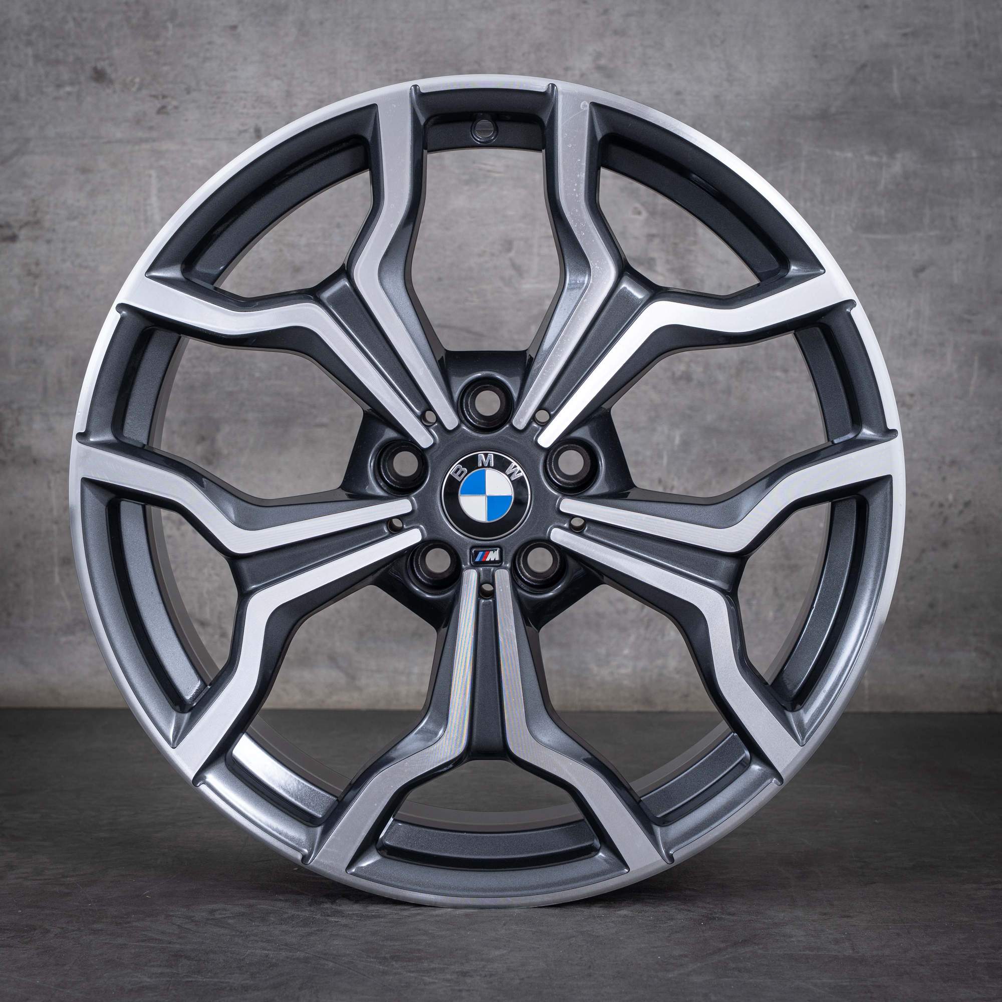 Oryginalne felgi BMW X1 X2 19 cali F39 F48 Styling 722 M 8009759 orbit grey glossy turned