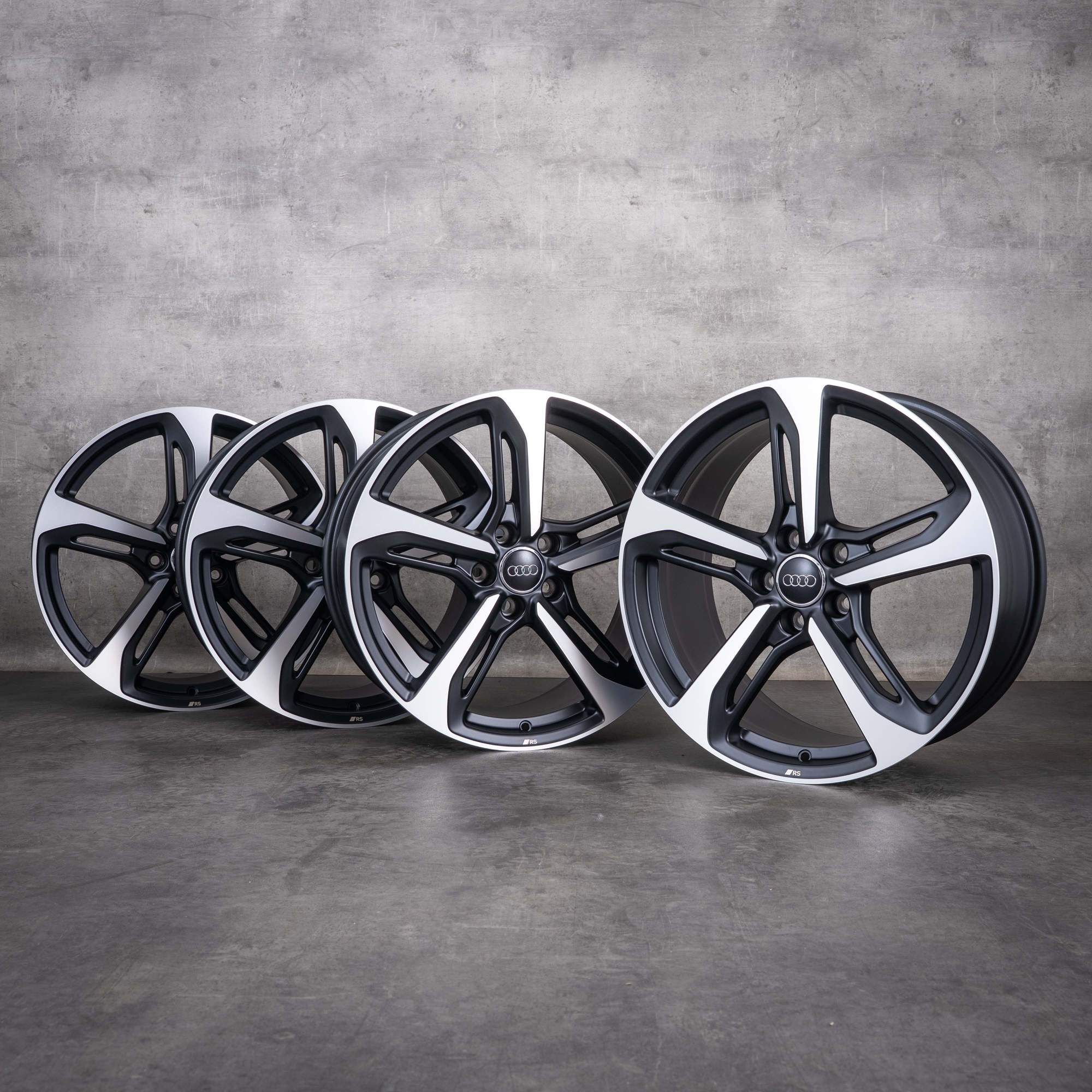 Alkuperäiset Audi TT TTS TTRS -vanteet 19 tuumaa FV 8S 8S0601025T mattamusta diamond cut UUDET