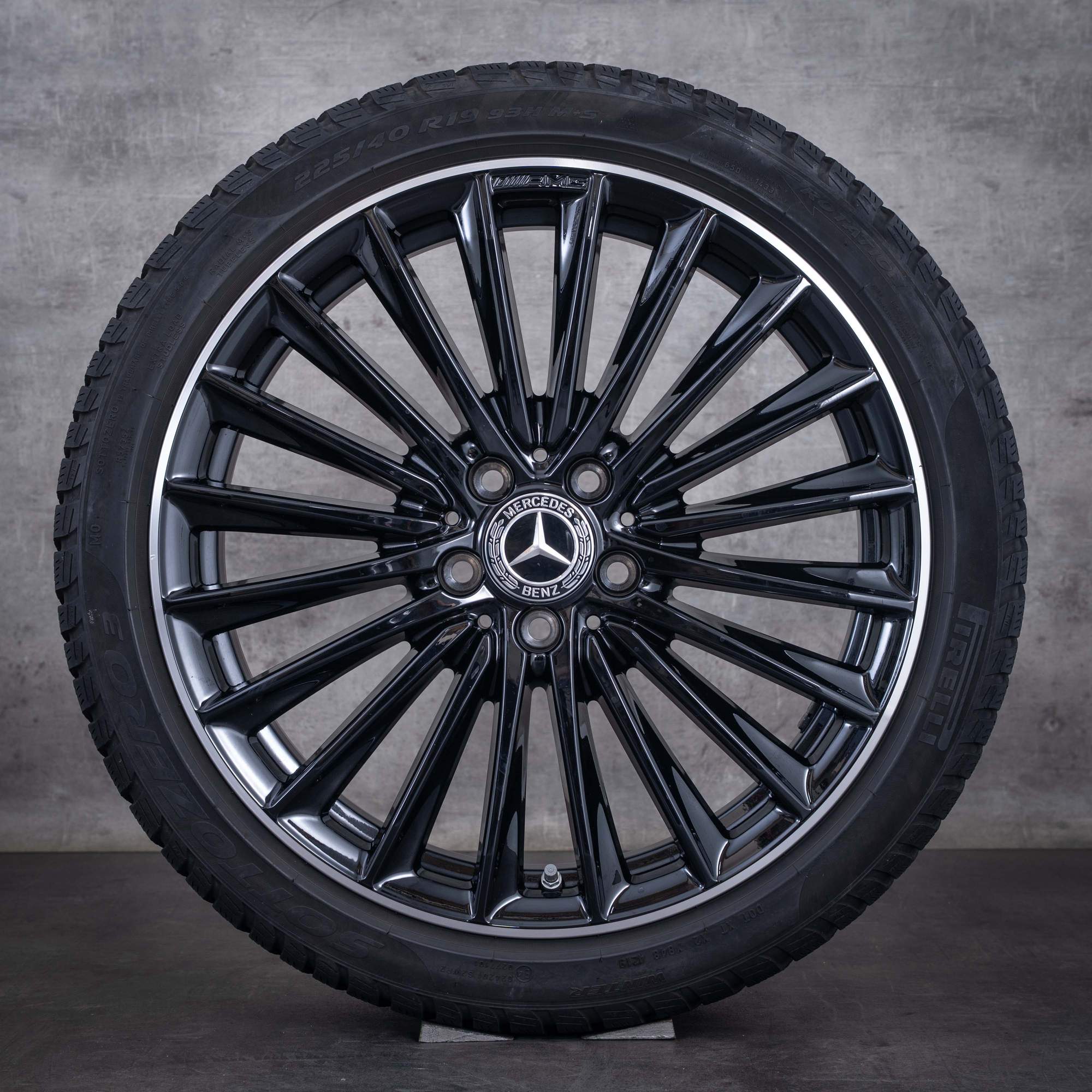 Original Mercedes-Benz A- och B-klass CLA AMG 19-tums vinterhjul W177 W247 C118 X118 fälgar A1774014200 svarta med frontpolerad kant