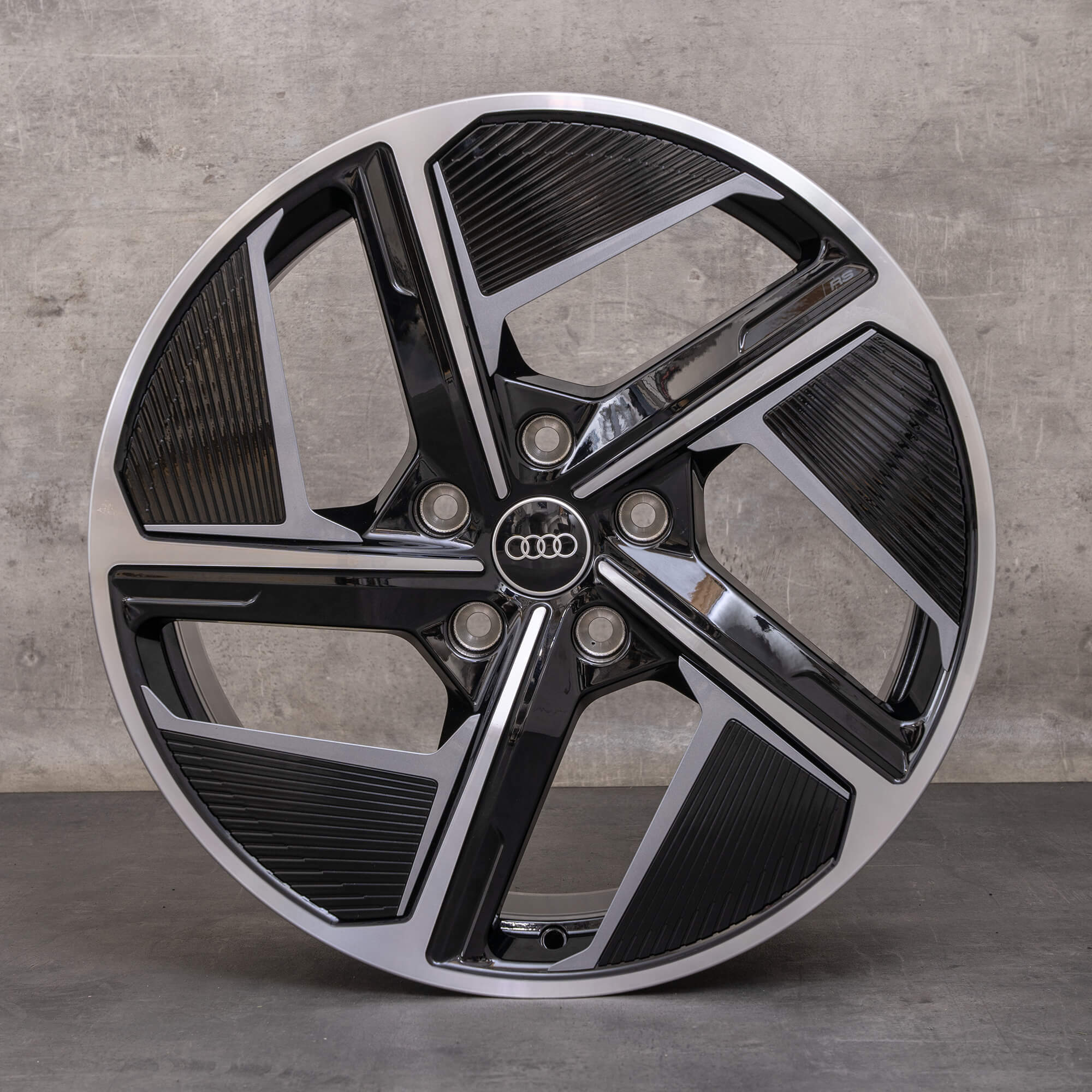 Original Audi e-tron GT fälgar 20 tum FW Gran Turismo Aero 4J3601025F 4J3601025H svart glansig svarvad NY