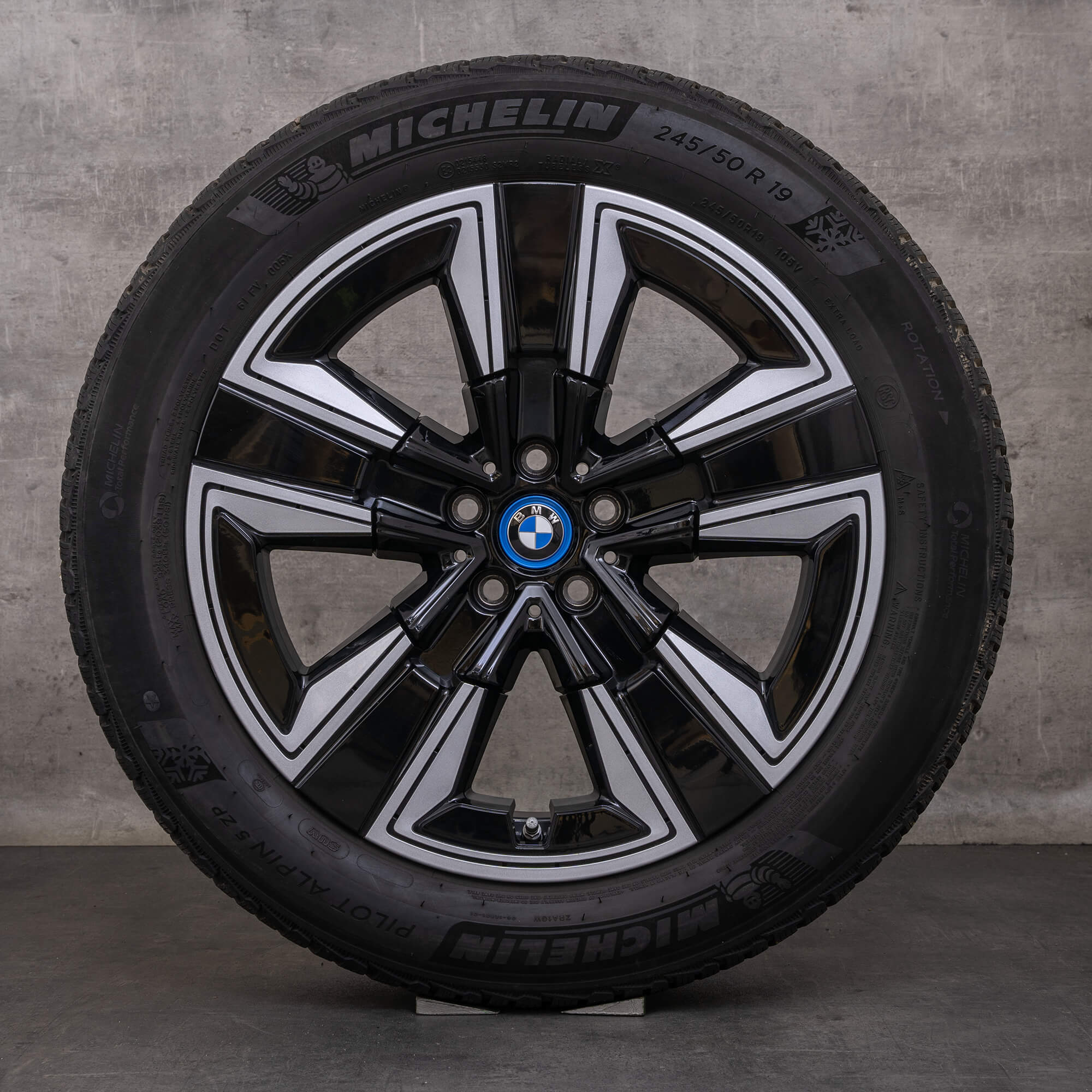 Originale BMW iX3 vinterdæk med fælge 19 tommer G08 styling 842 6895627 sort sølv blank