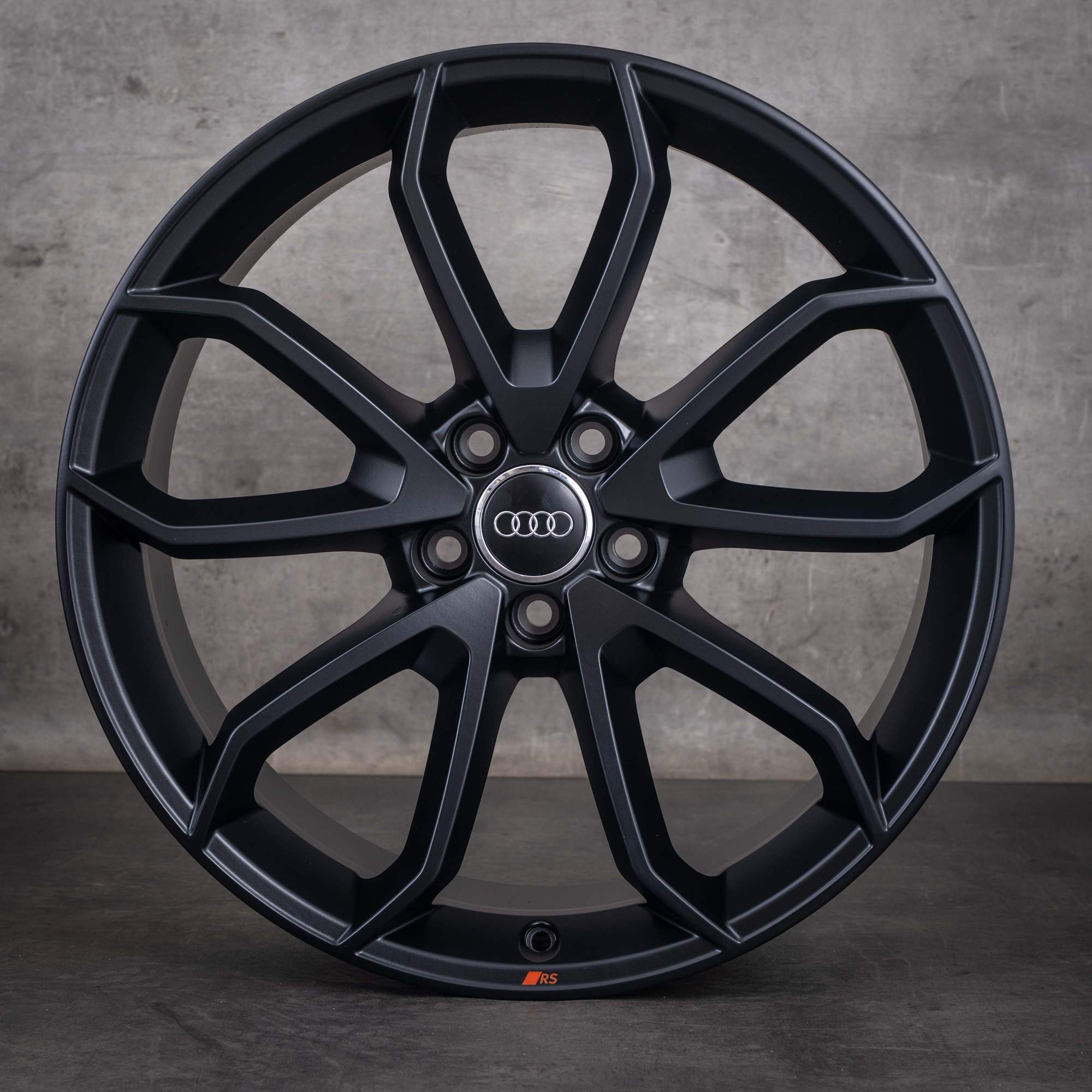 Oryginalne felgi do Audi Q3 RSQ3 20 cali 8U 8U0601025AE wzór plastra miodu matowa czerń