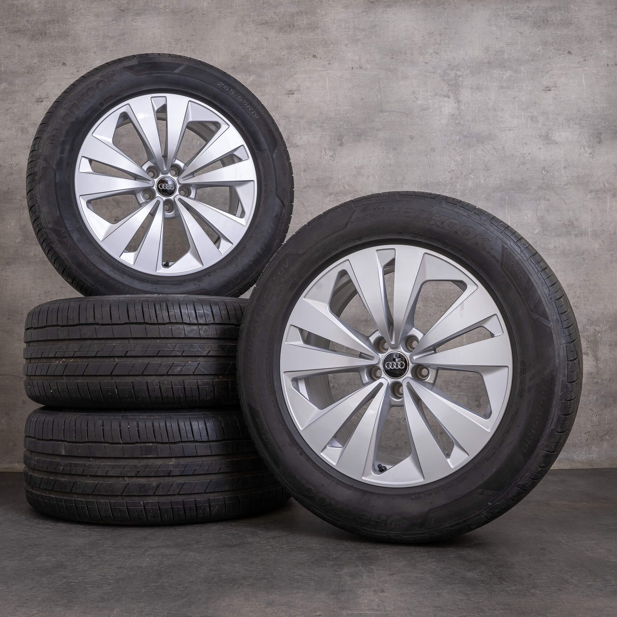 Oryginał Audi Q8 SQ8 felgi 19 cali 4M8 koła letnie 4M8601025 srebrny błyszczący