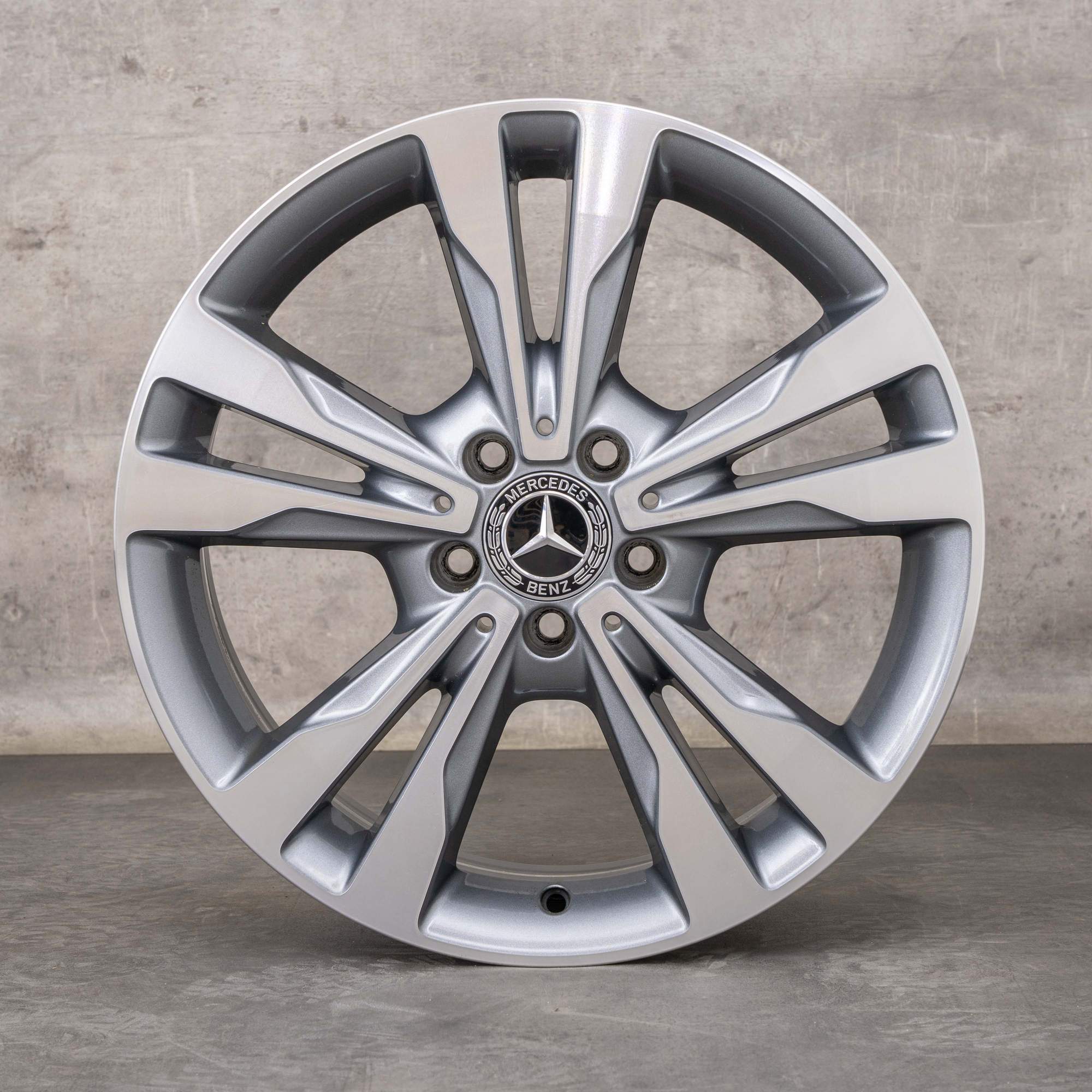 Alkuperäiset Mercedes Benz C-sarjan vanteet 18 tuuman W205 S205 C205 A205 A2054012802 himalaya harmaa kiillotettu sorvattu