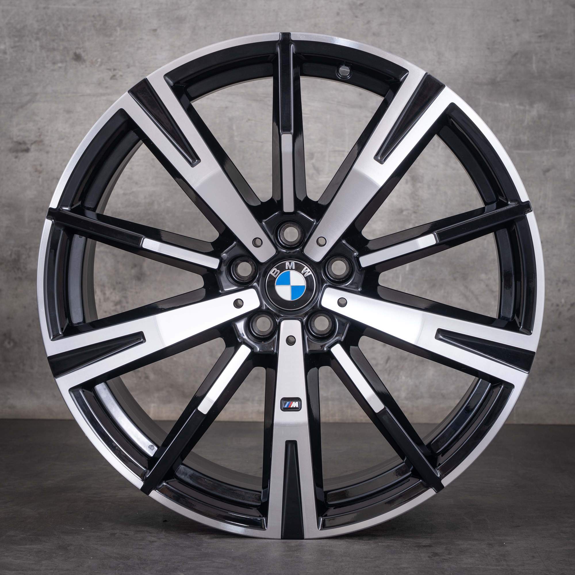 Oryginalne felgi BMW serii 5 i5 20 cali G60 G61 Styling 938 M 5A324E6 5A324E7 czarne w technologii diamond cut z połyskiem