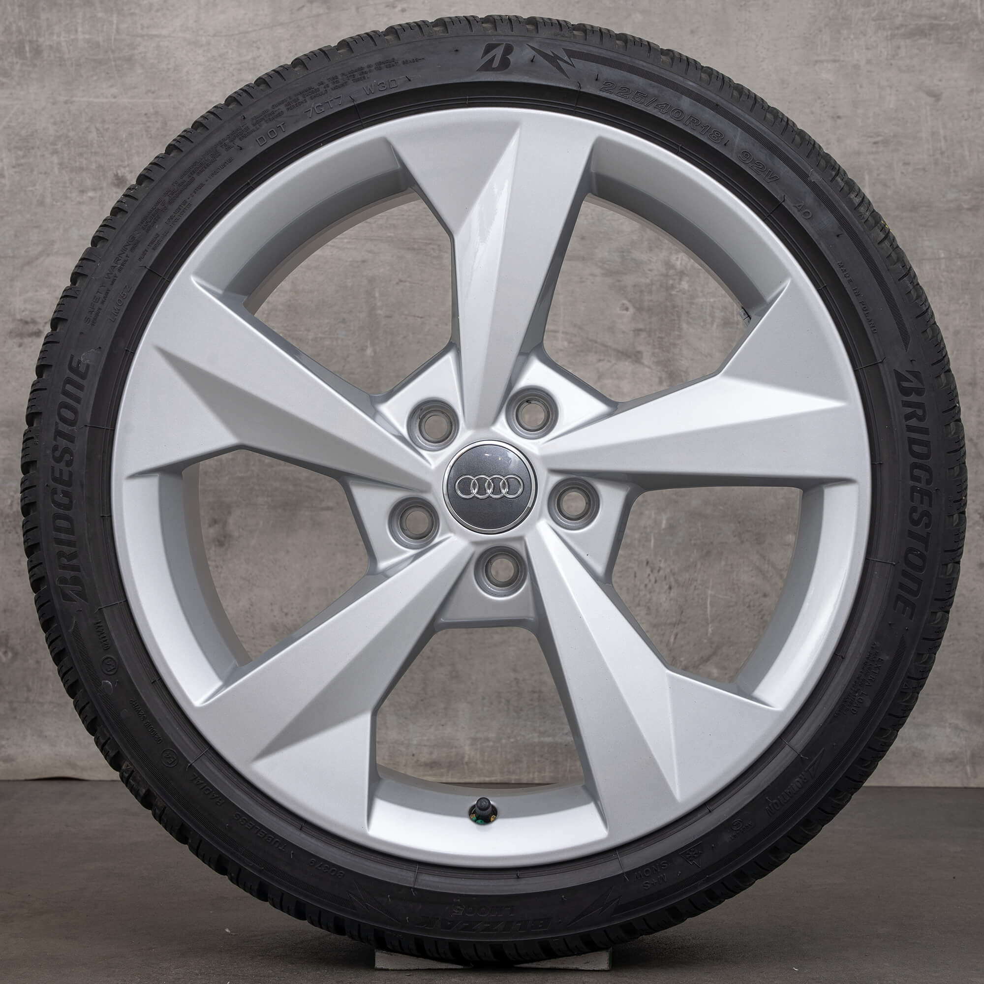 Audi A3 S3 8Y zimni alu kola pneumatiky 18 palcové hliníkové ráfky 8Y0601025J 6,5 mm