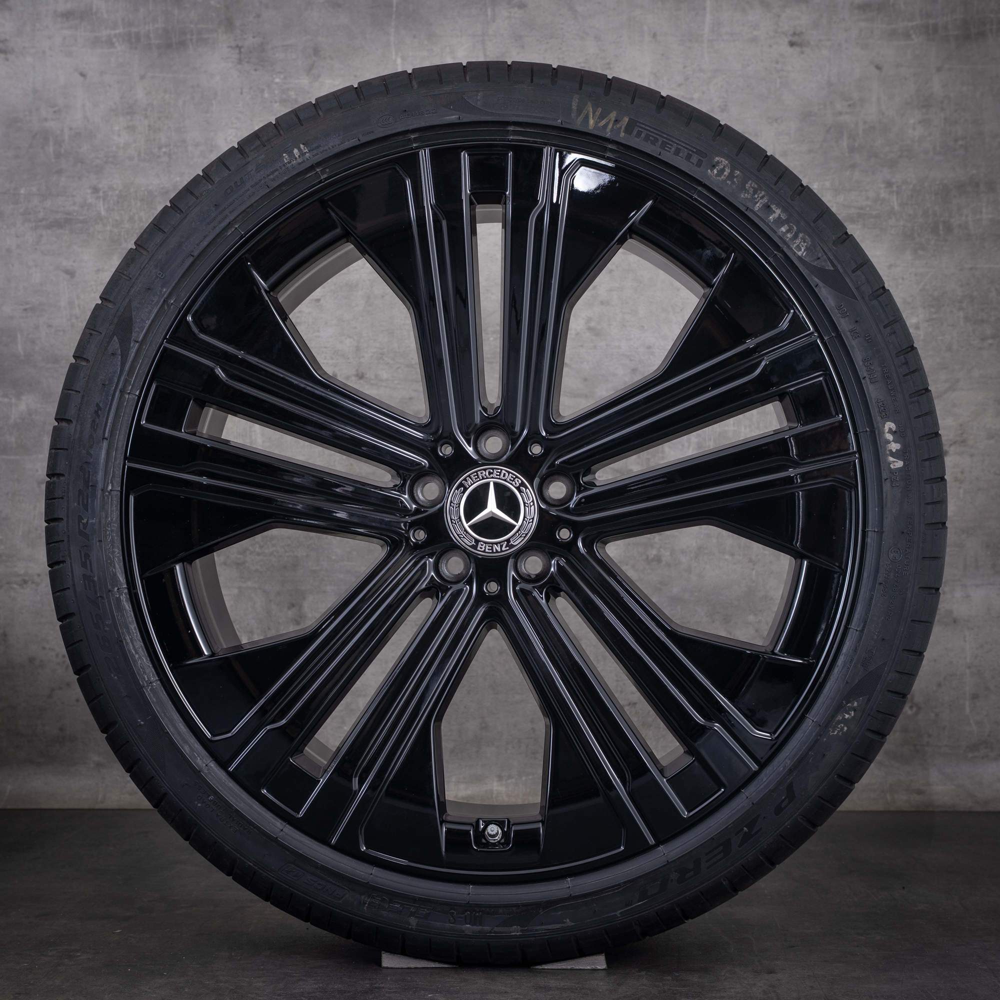 Oryginalne felgi Mercedes-Benz EQS 22 cale V297 – opony letnie A2974011200 czarne z połyskiem - koło 1 z 4