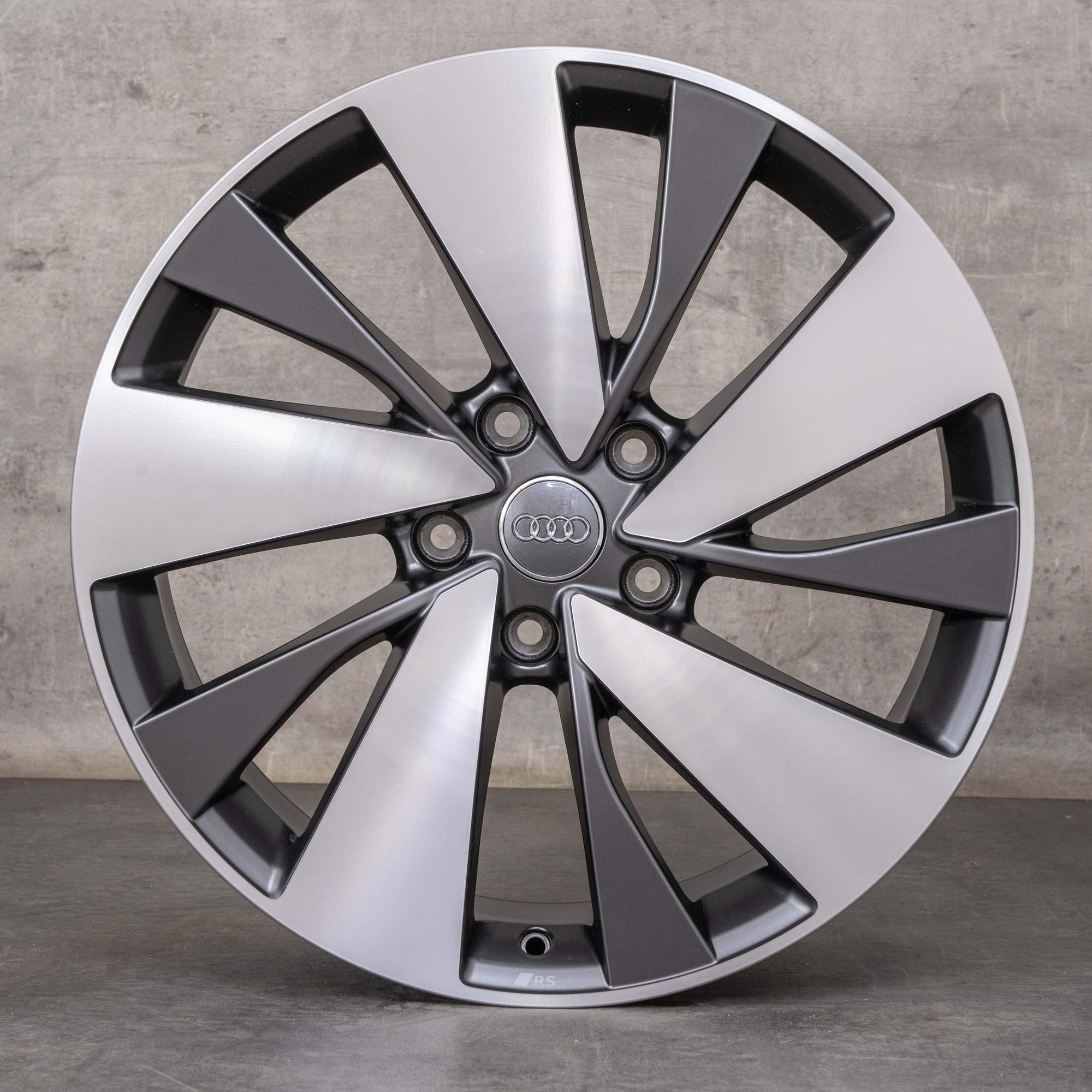 Oryginalne felgi Audi A6 S6 e-tron 20 cali GH 85E601025BB 85E601025BC tytan mat Polerowane