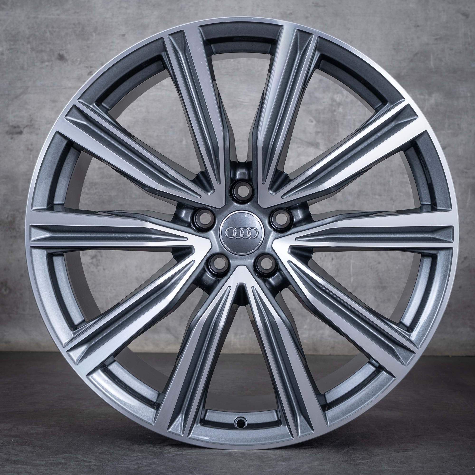 OEM Audi Q8 SQ8 winter wheels 21 inch 4M8 rims 4M8601025G titanium polisched NEW