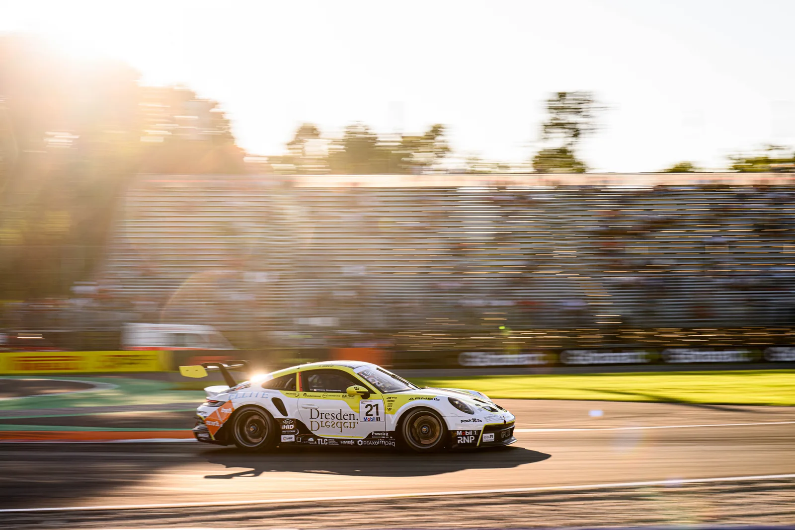 Jonas Greif im Porsche 911 Cup auf der Rennstrecke
