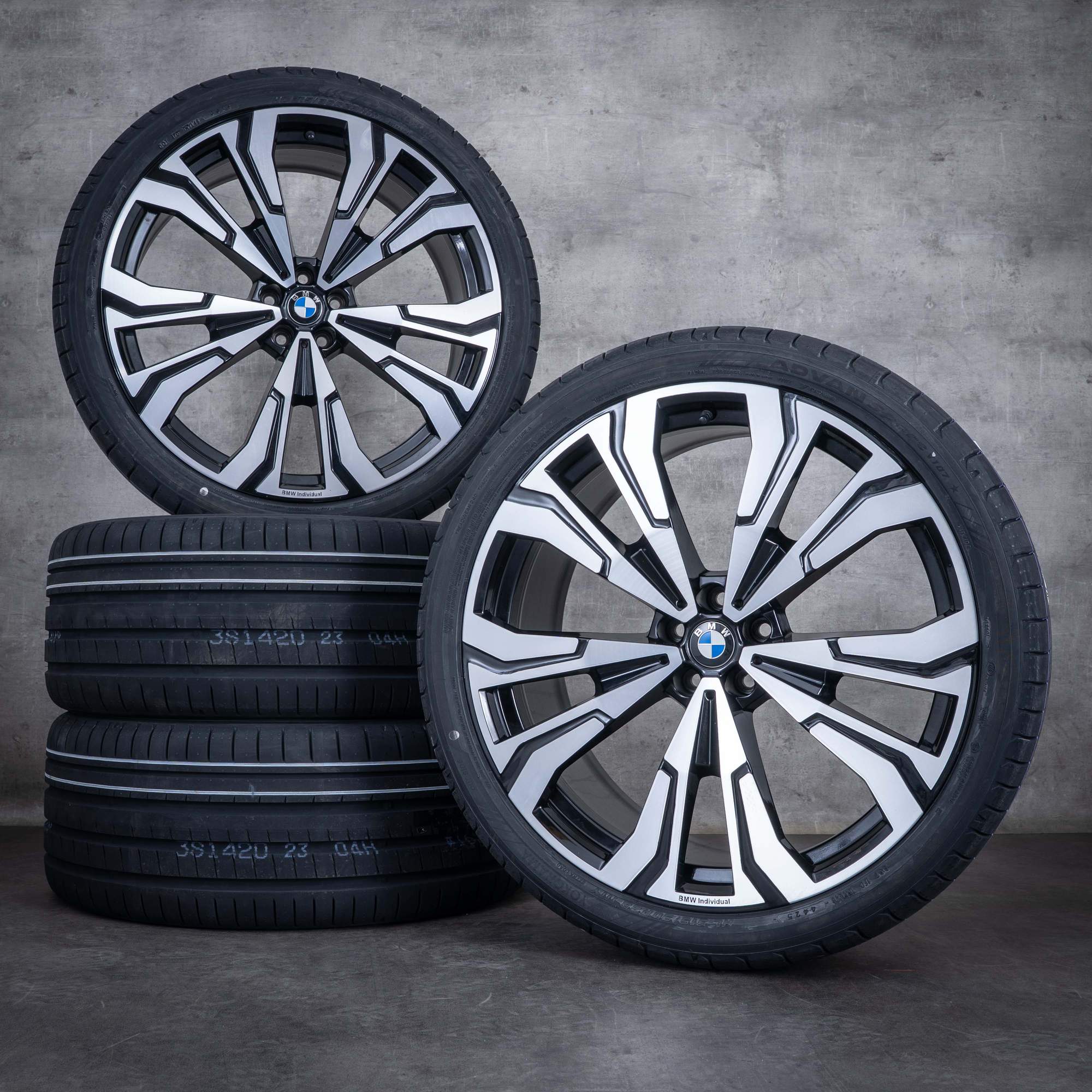 Originale BMW X7 felger 23 tommers G07 sommerhjul styling 914 Individual 7916264 7916269 jet svart frontpolert
