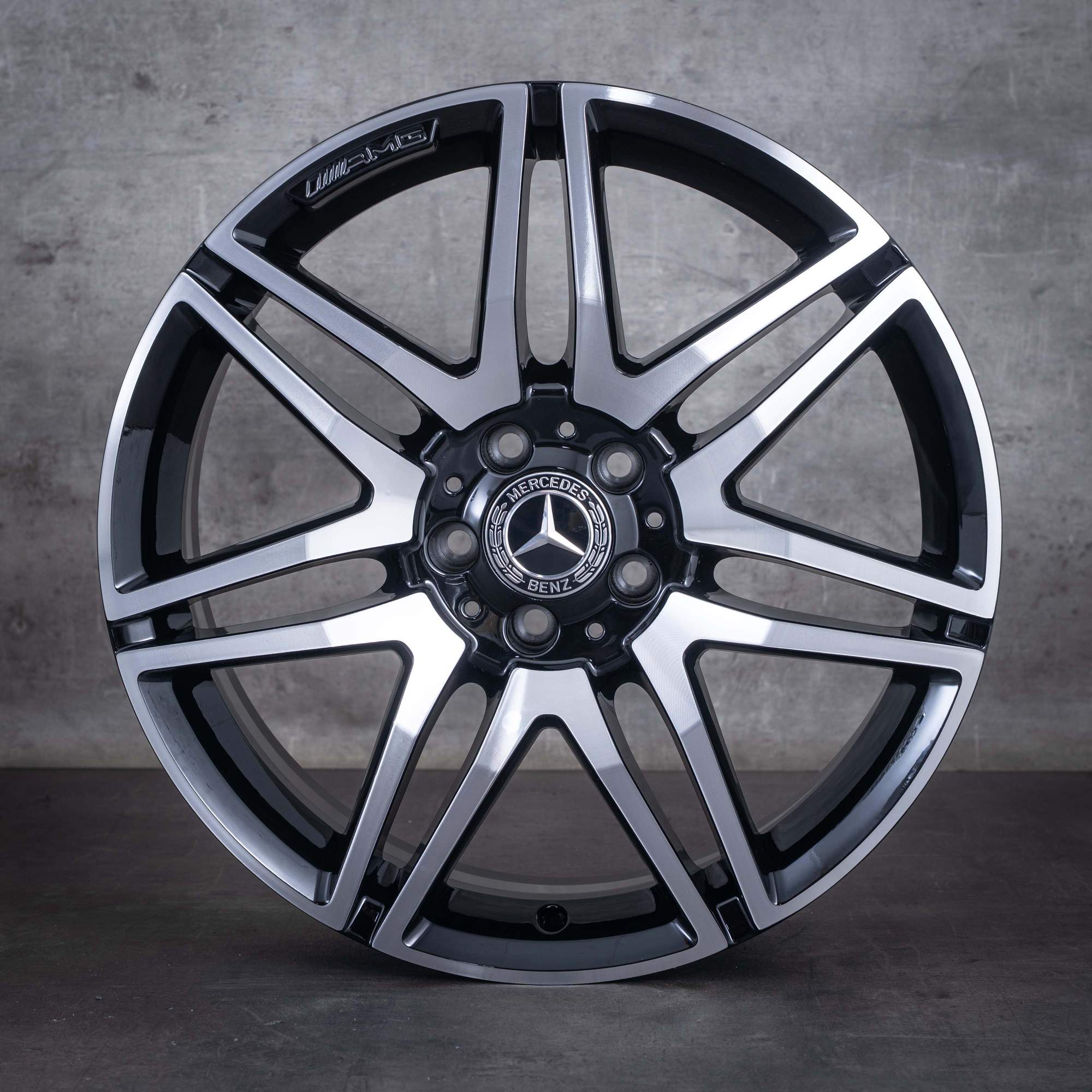 Original Mercedes Benz E-Klasse AMG Winterräder 19 Zoll C207 A207 Felgen A2124014702 schwarz front glanzgedreht NEU