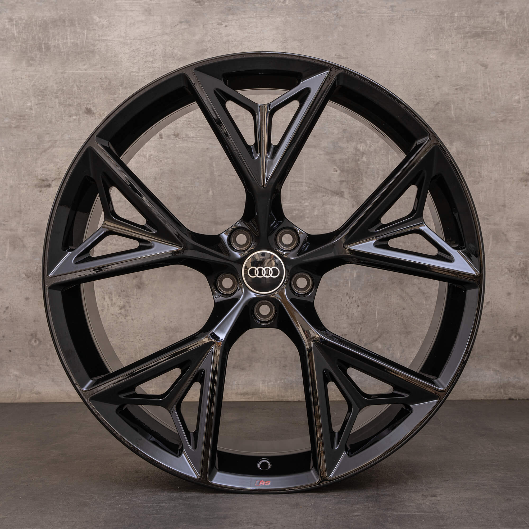 Oryginalne koła zimowe do Audi Q8 SQ8 22 cale felgi 4M8 4M8601025AB czarne z połyskiem