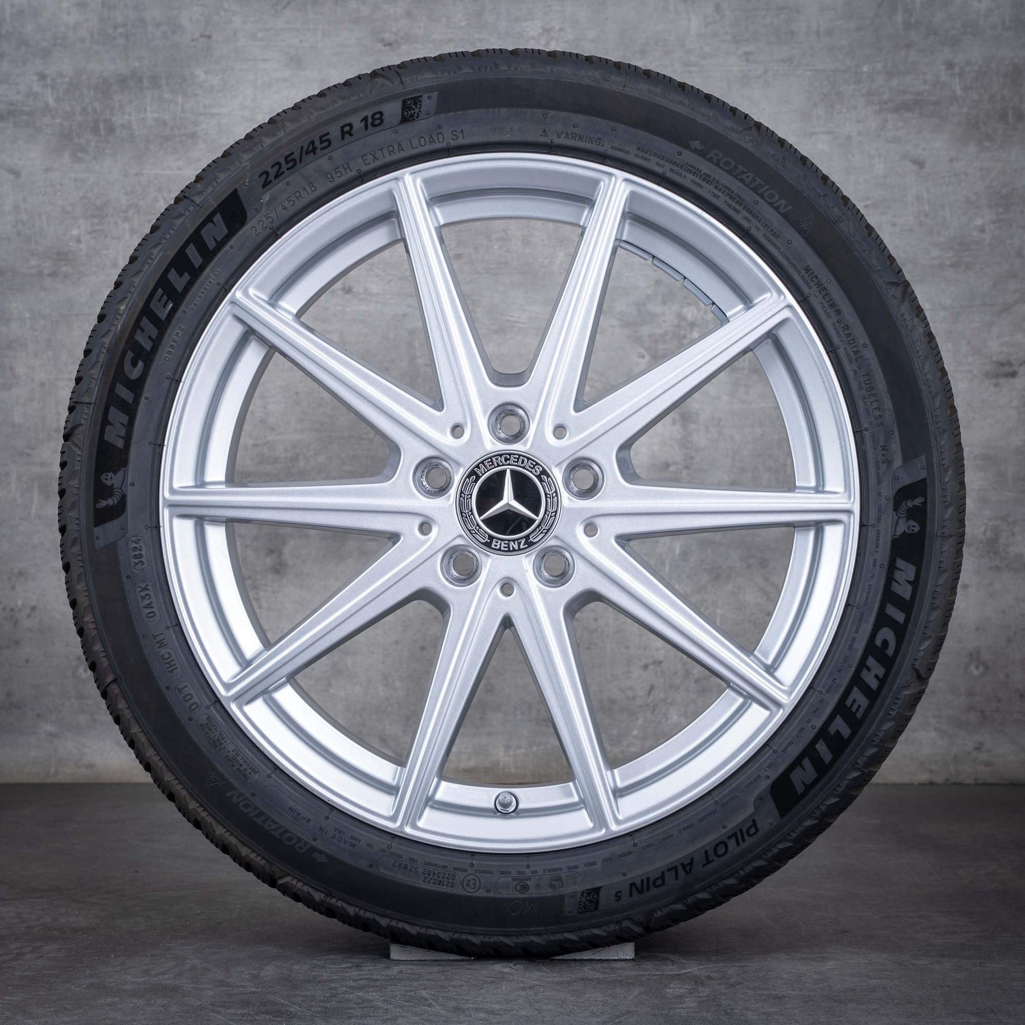 Alkuperäiset Mercedes Benz CLA talvirenkaat 18 tuuman C178 vanteet A1784010000 hopea kiiltävä