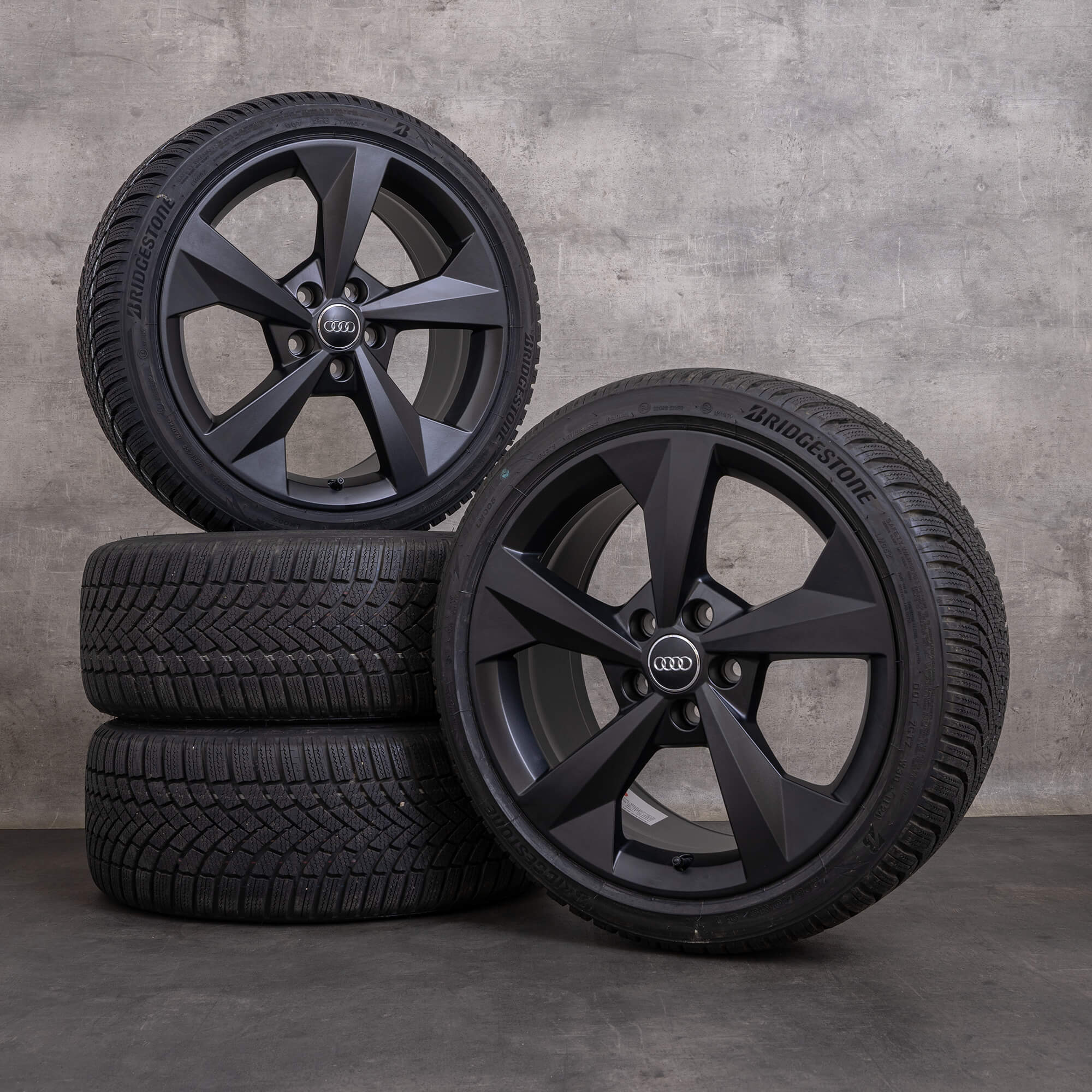 Originele Audi A3 S3 winterwielen 18 inch 8Y 8V velgen 8Y0601025CP zwart mat gelakt