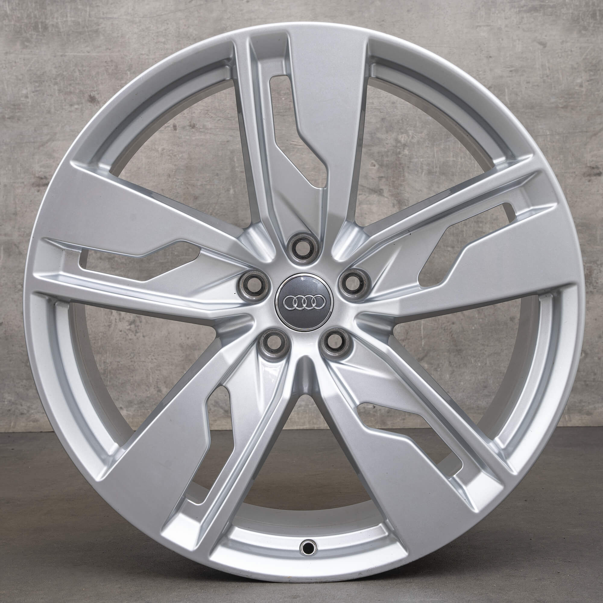 Audi Q7 SQ7 4M 21 palcové ráfky 4M0601025K stříbrná 9,5x21 ET31