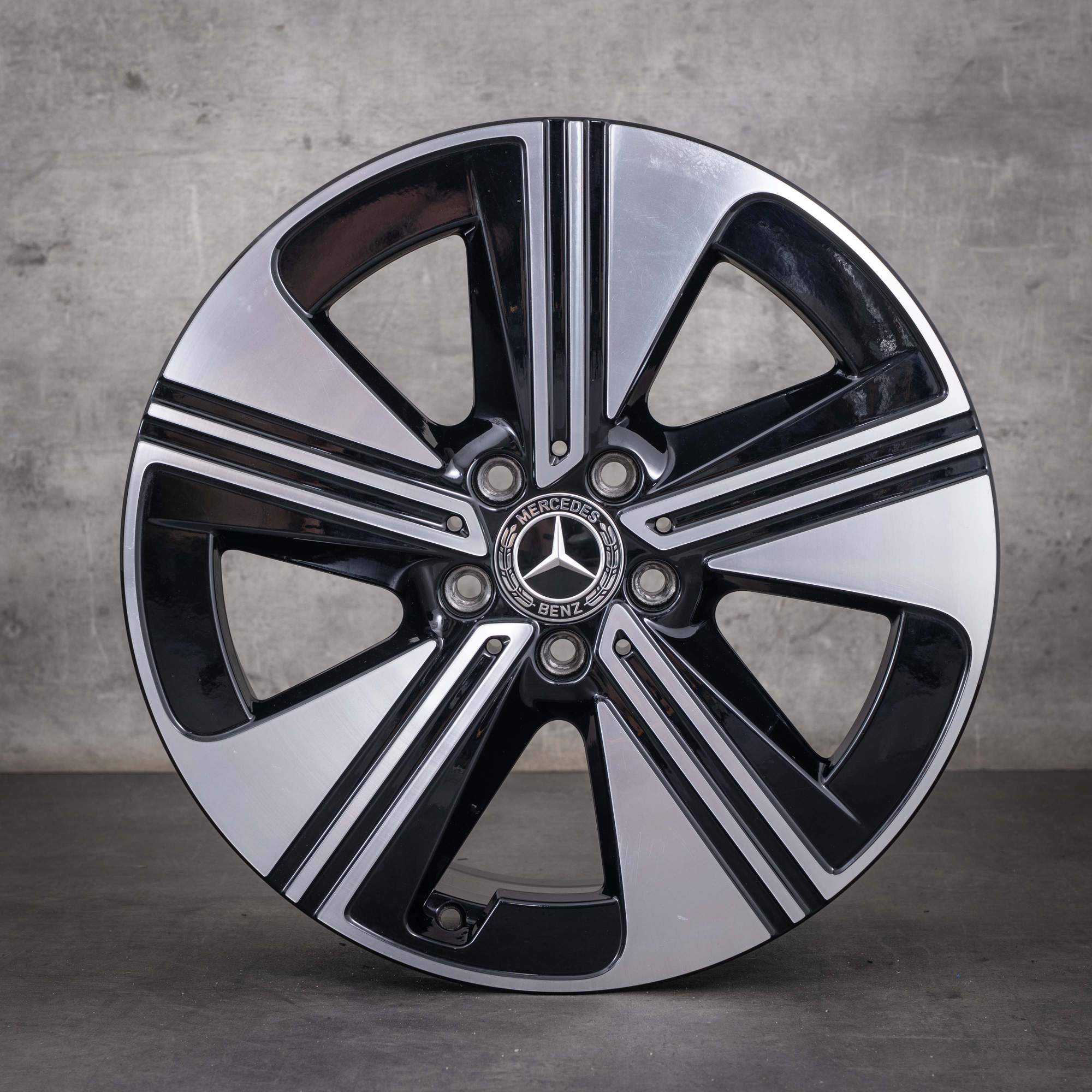 Originele Mercedes-Benz CLA-velgen 18 inch C174 zomerbanden A1744010300 A1744010500 zwart met diamond cut