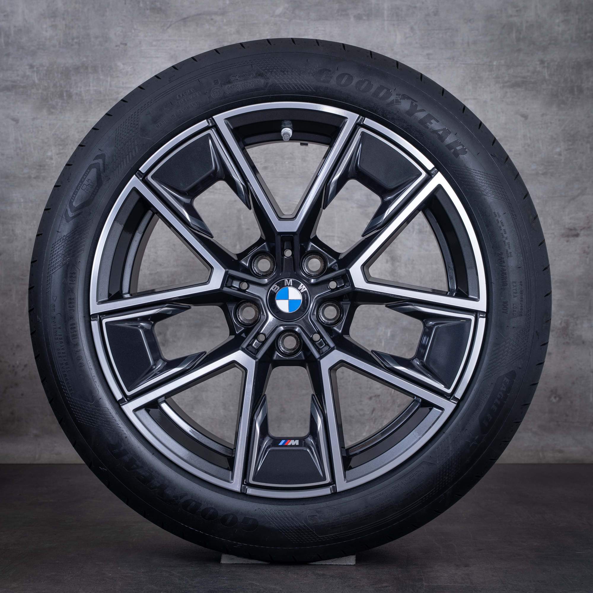 OEM BMW 4 Series i4 winter wheels 18inch G26 Gran Coupe rims Styling 858 M 8747286 midnight gray front rims diamond cut finish