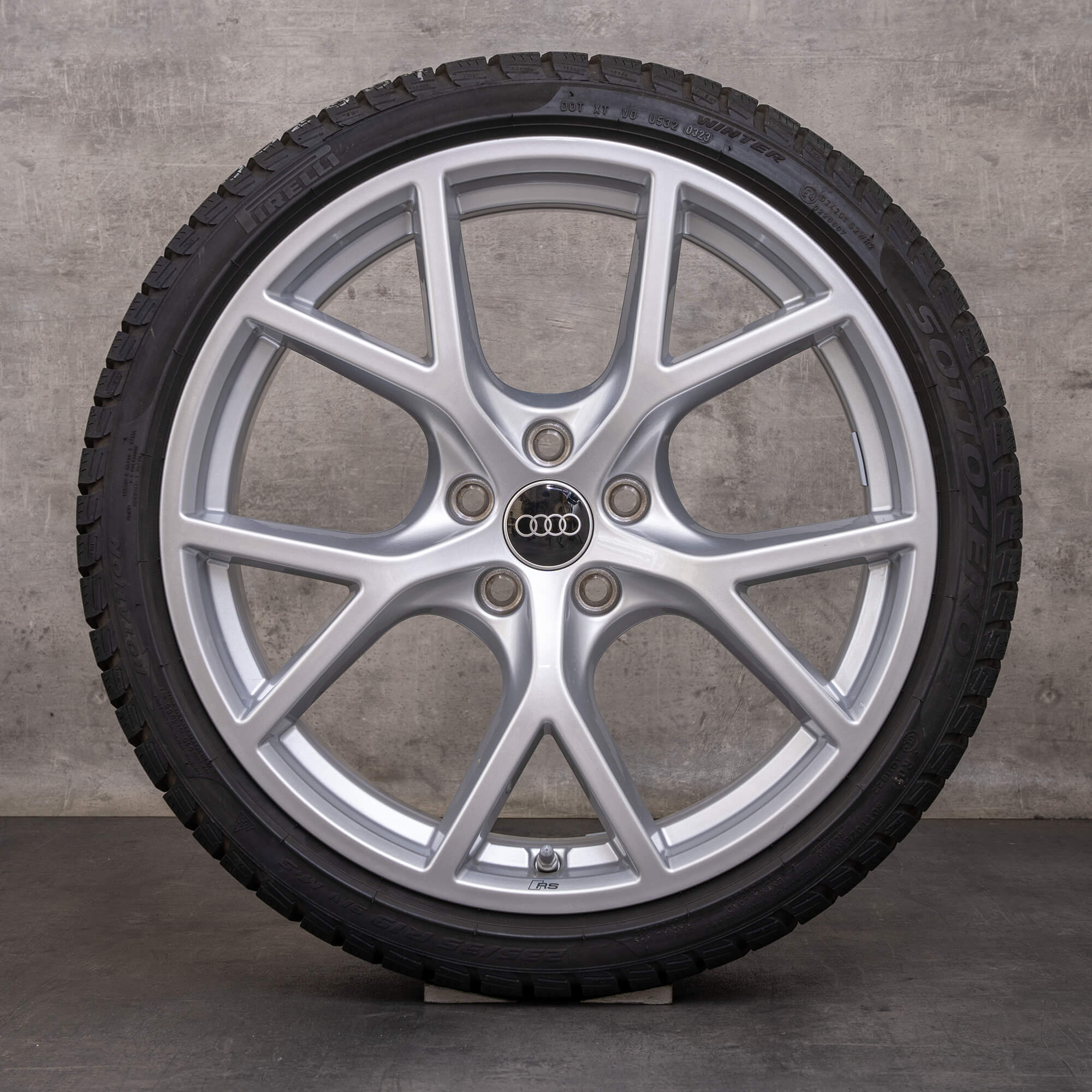 Original zimní pneu s disky Audi RS3 19" 8Y ráfky na auto 8Y0601025BT 8Y0601025BQ stříbrné lesklé