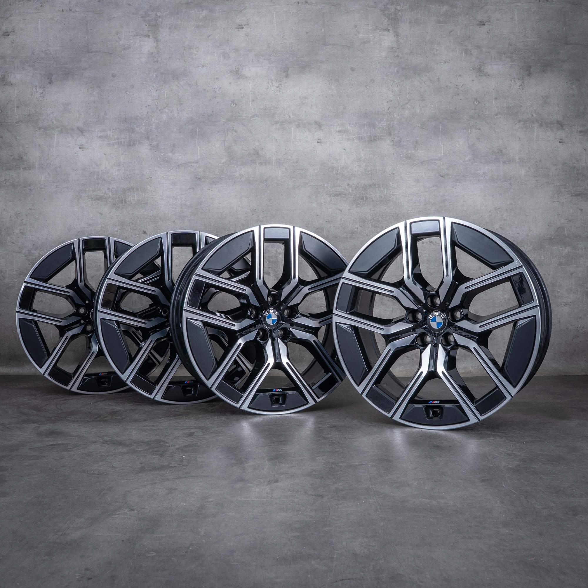 Oryginalne felgi BMW serii 7 i7 X3 20 cali G70 G45 Styling 907 M 5A19DE8 5A19DE9 czarne Polerowane
