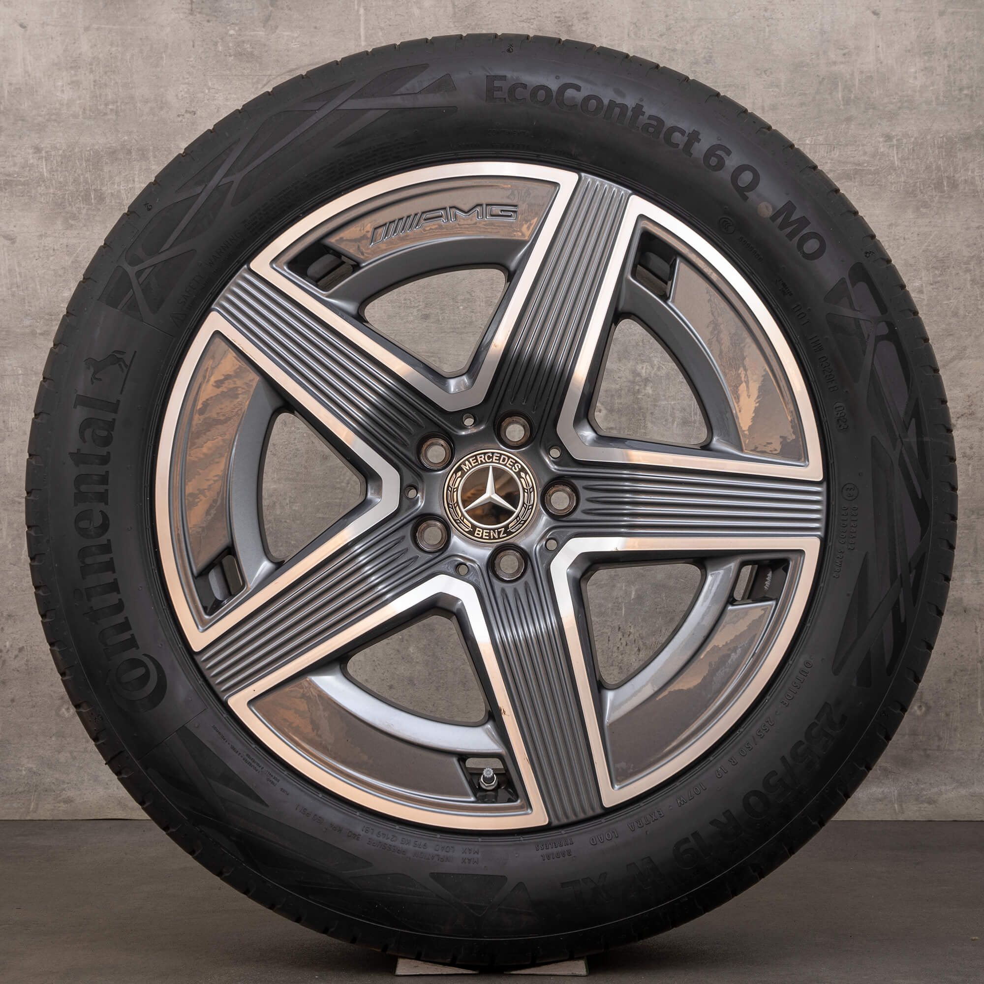 Mercedes-Benz AMG ホイールセット 235/50 ZR19 Mercedes-Benz AMG ホイールセット 235/50 ZR19 Mercedes-Benz AMG