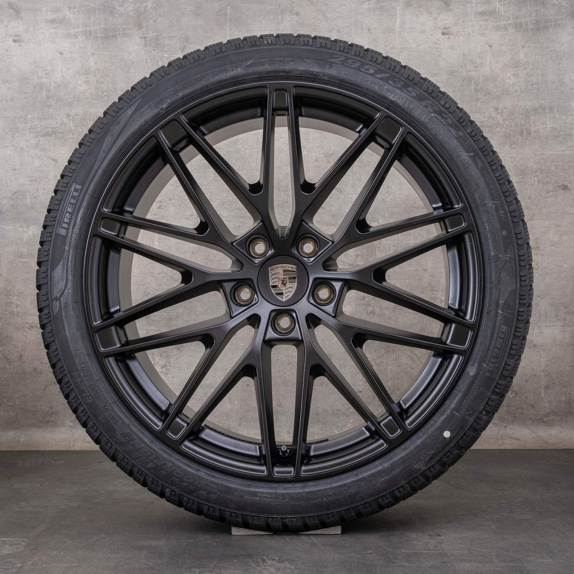 Original Porsche Macan Electric Winterräder 22 Zoll Felgen RS Spyder 95C044600L schwarz matt