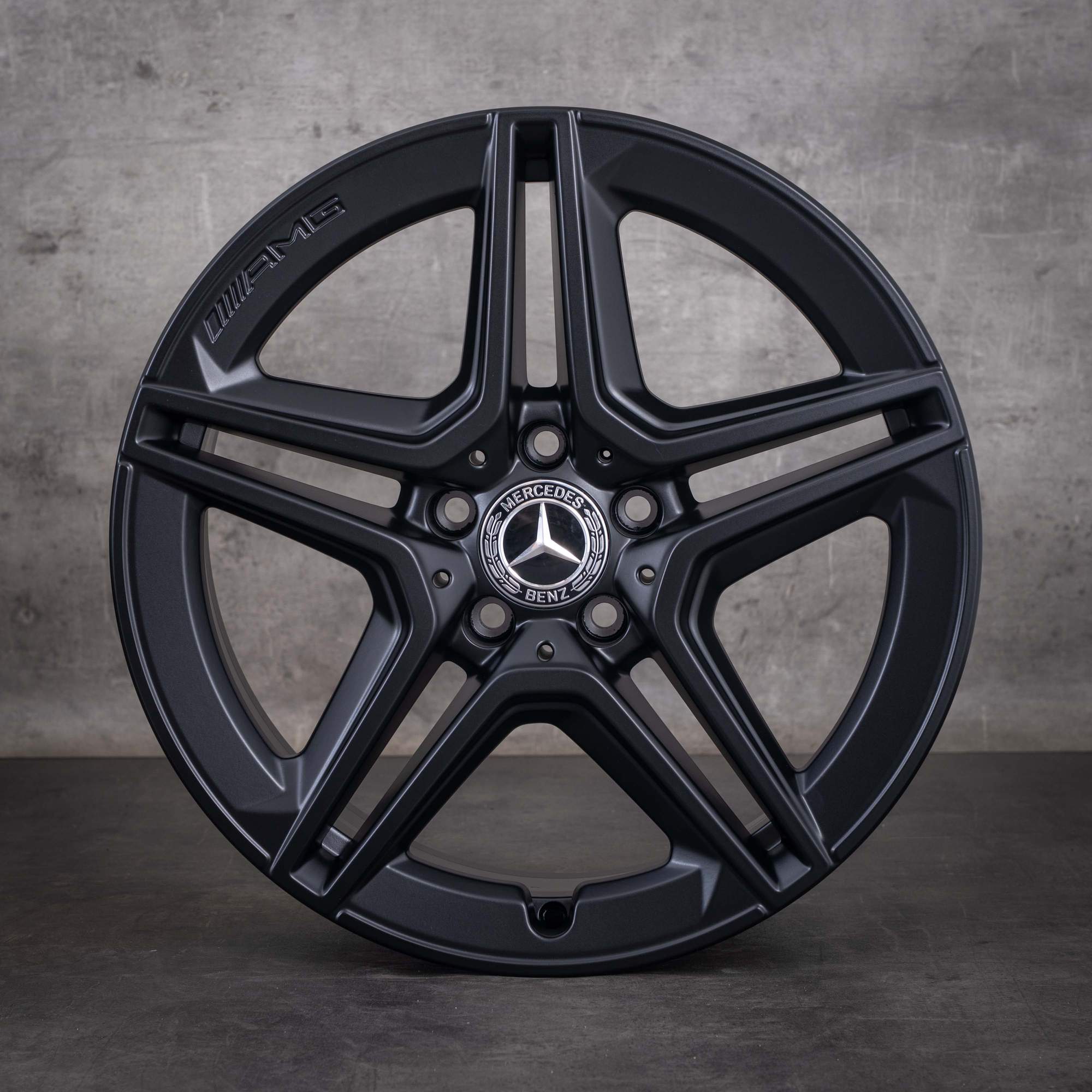 Original Mercedes Benz CLA 35 AMG Felgen 18 Zoll C118 X118 A1184010200 schwarz matt