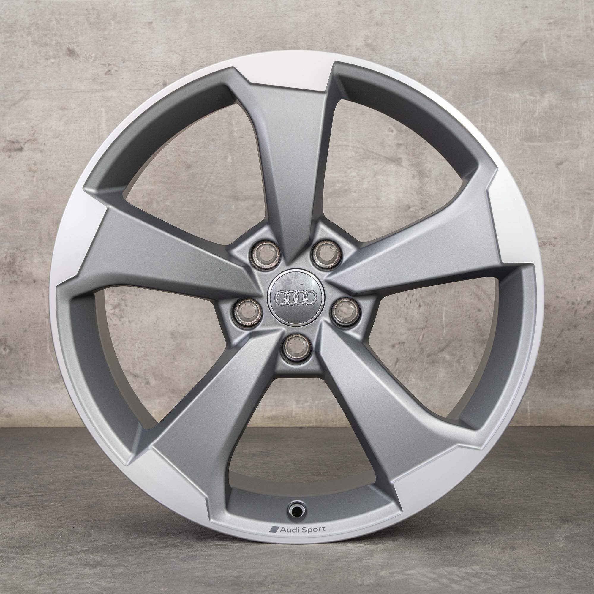 Oryginalne felgi Audi RS3 19 cali 8V Limuzyna 8V0601025FT 8V0601025FR Rotor II tytanowe matowe z diamond cut NOWE