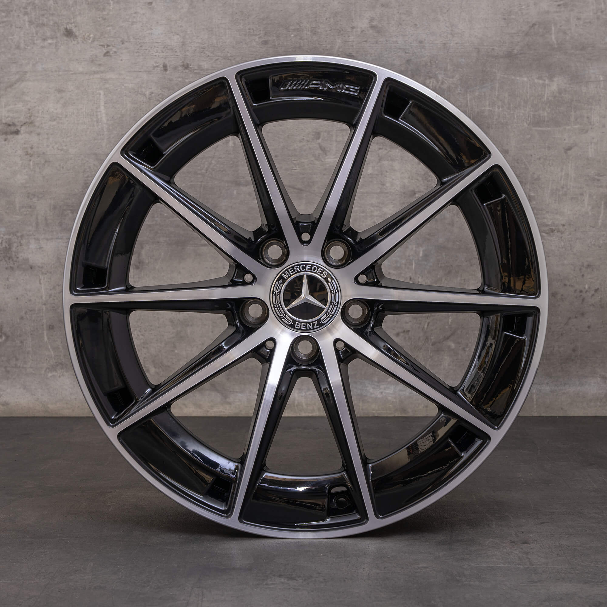 1x original Mercedes Benz A-Klass A35 AMG 4Matic Fälg 19 tum W177 V177 A1774014300 svart glansig vänd