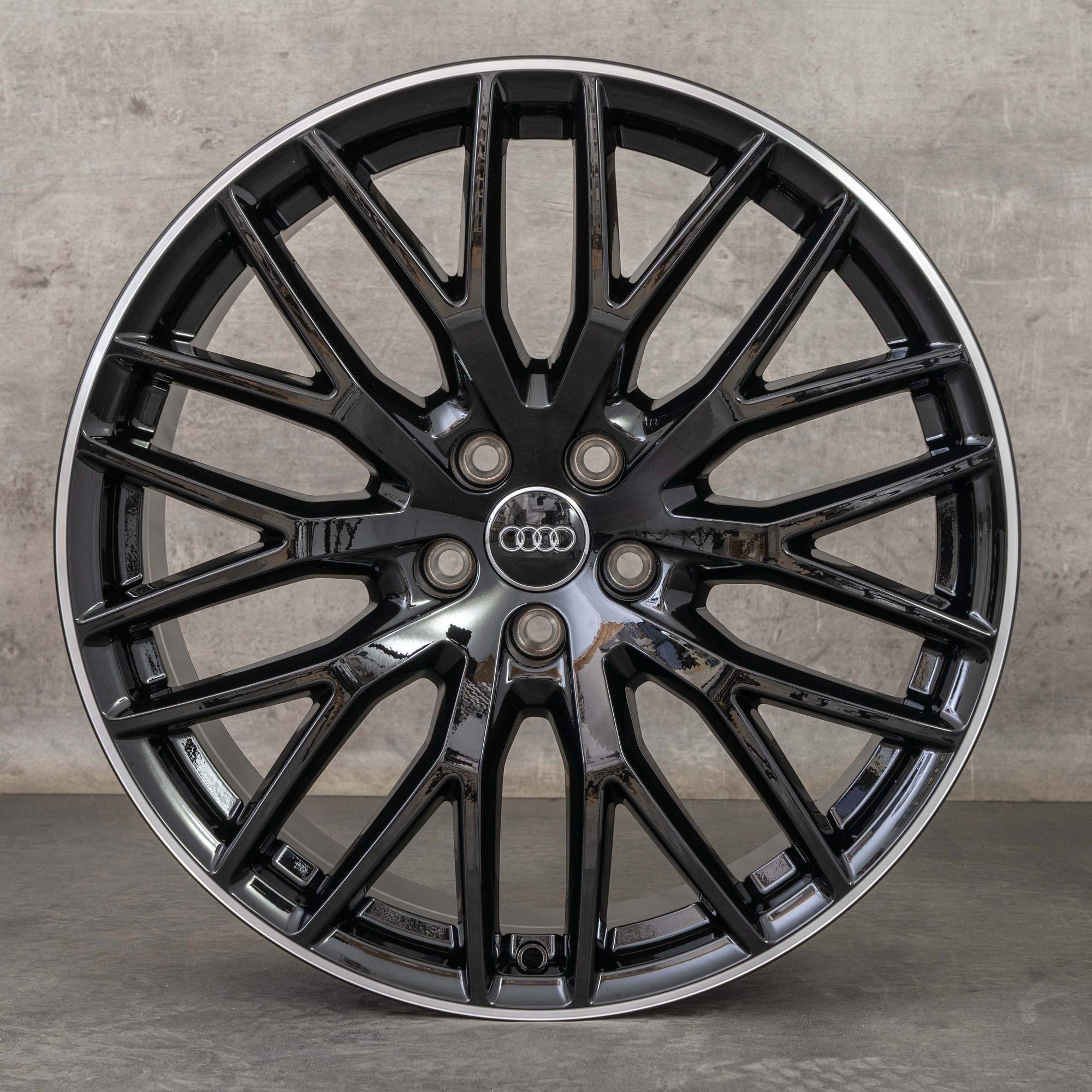 Oryginalne felgi Audi Q7 SQ7 20 cali 4M – opony letnie 4M0601025BJ czarne z efektem diamond cut NOWE