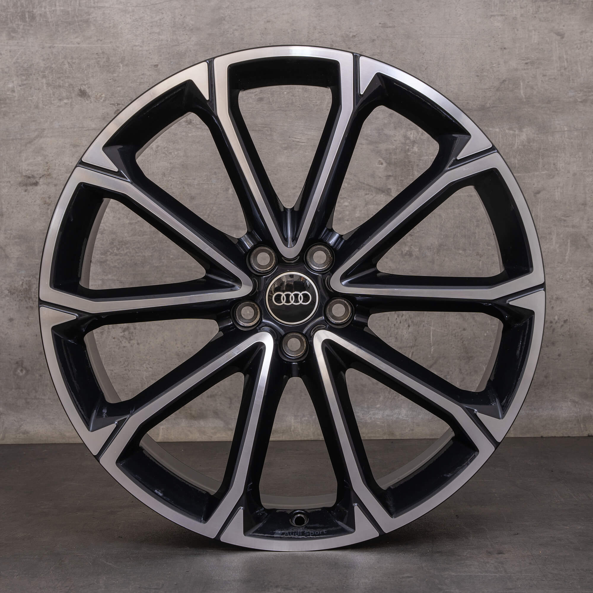 Alkuperäiset Audi RS Q3 vanteet 21 tuuman F3 83A601025AK kesäpyörät musta kiillotettu.