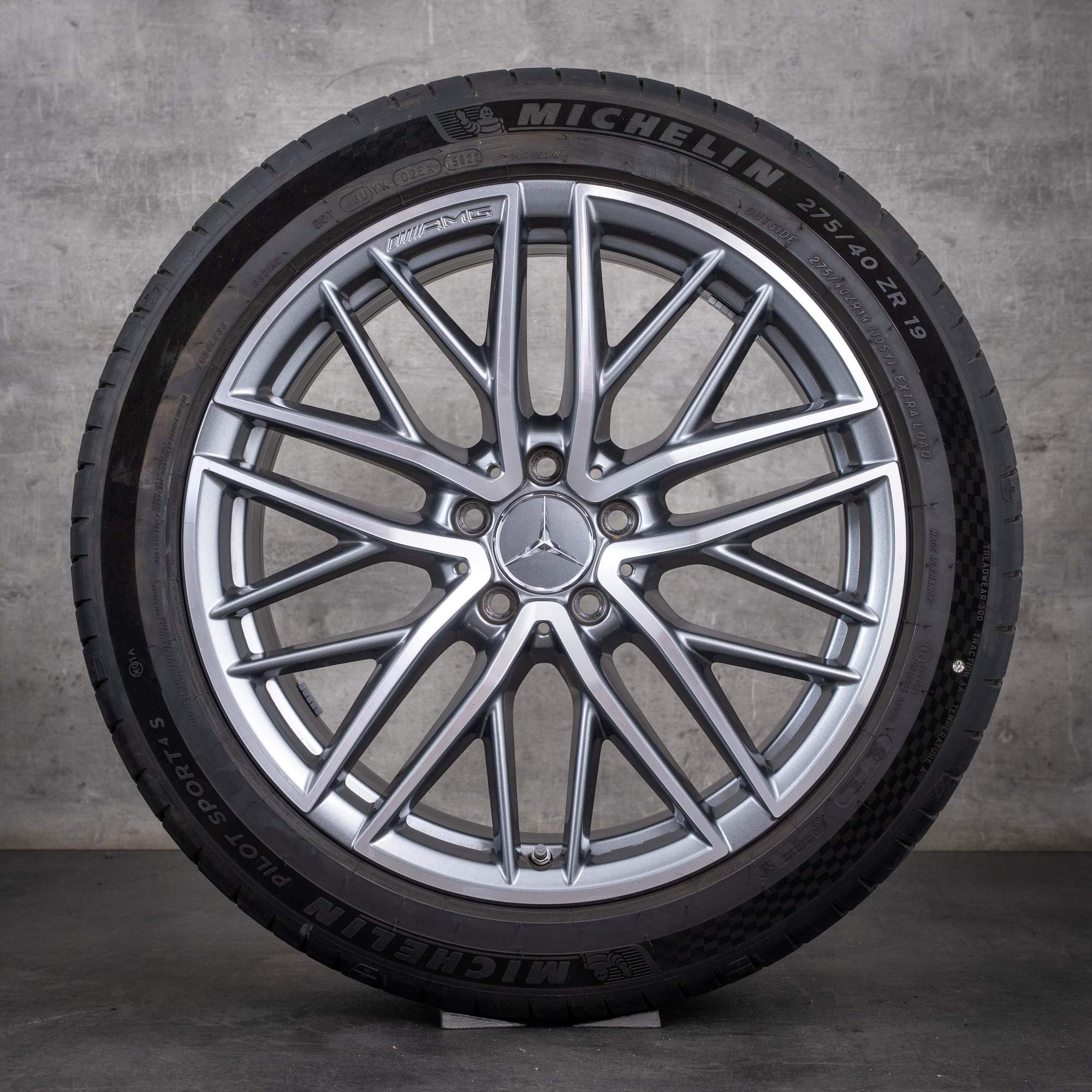 Originele Mercedes-Benz C-Klasse 63 AMG S E Performance velgen 19 inch zomerbanden A2064012900 A2064012400 titaniumgrijs diamond cut