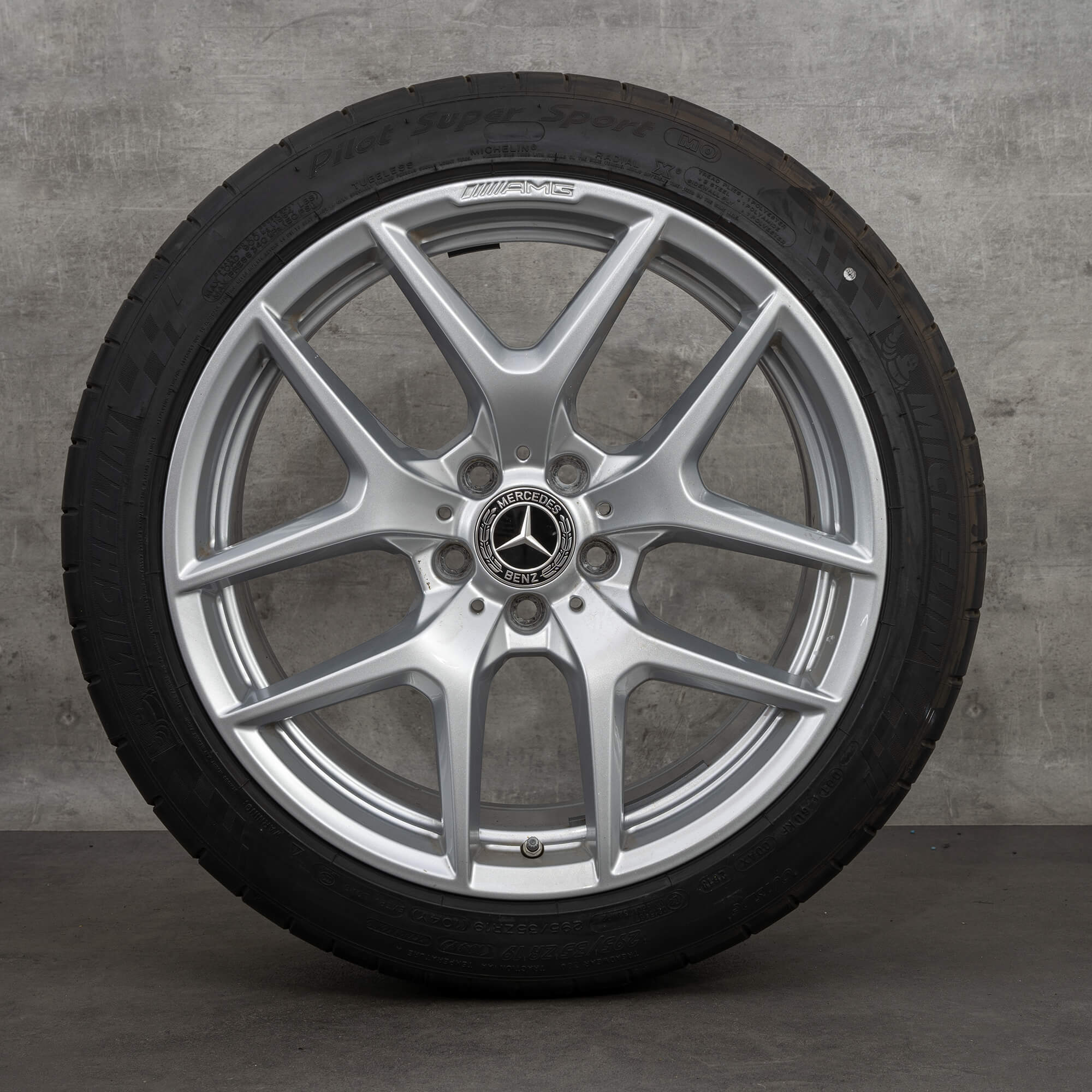Oryginalne felgi Mercedes-Benz AMG GT 190 19 cali C190 R190 opony letnie A1904010300 A1904010400 srebrne