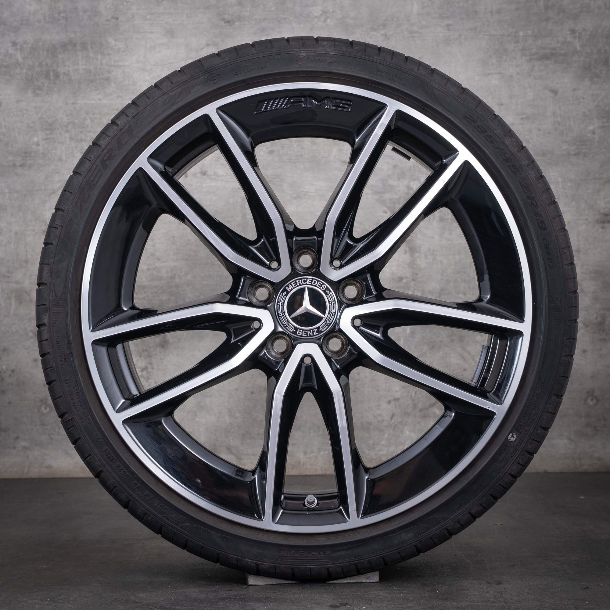 Originální disky Mercedes-Benz Třídy A A 35 AMG 19 palců W177 V177 letní kola A1774012000 černé s diamond cut