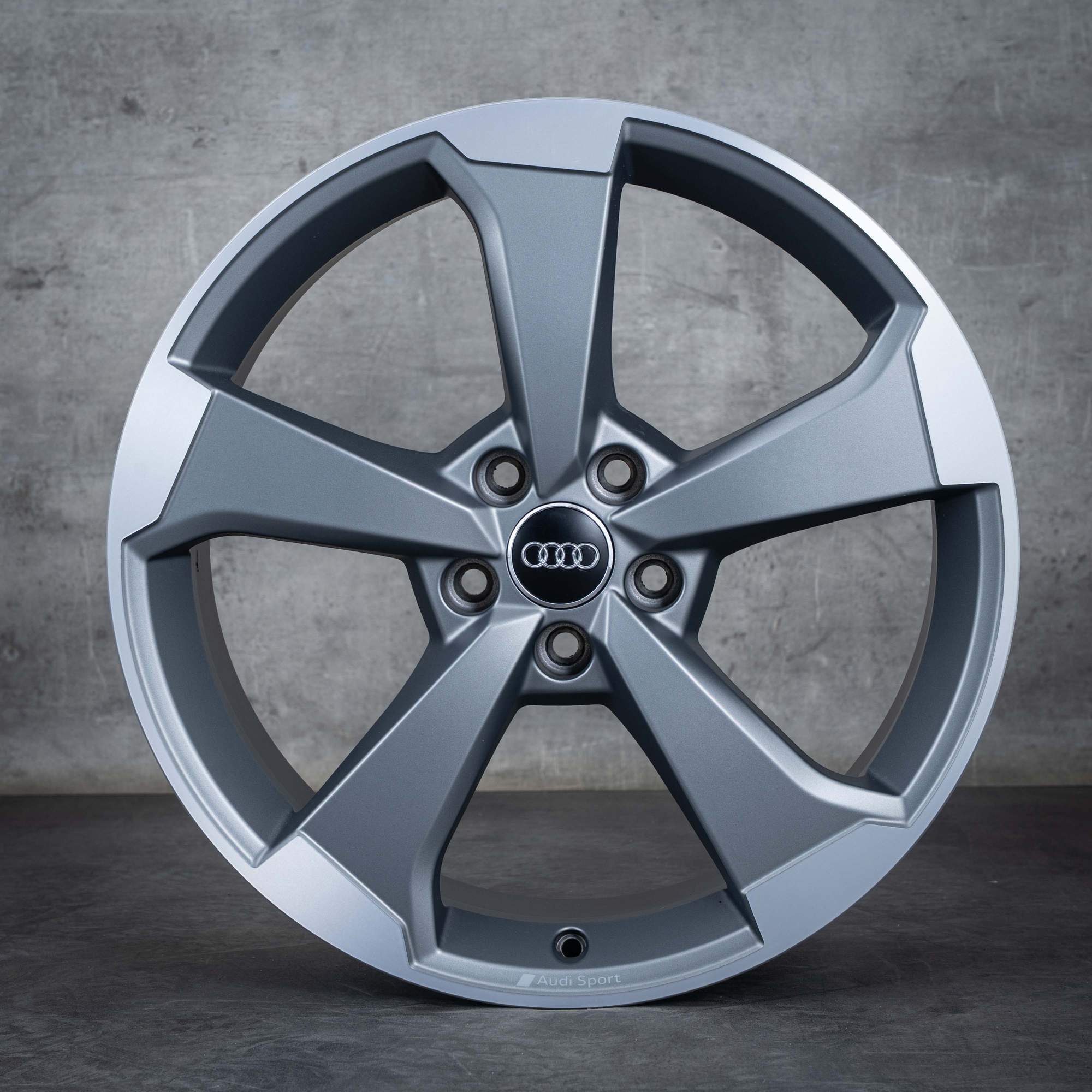 Alkuperäiset Audi RS3 vanteet 19 tuuman 8V RS 8V0601025FD 8V0601025FA Rotor titan mattakiillotettu.