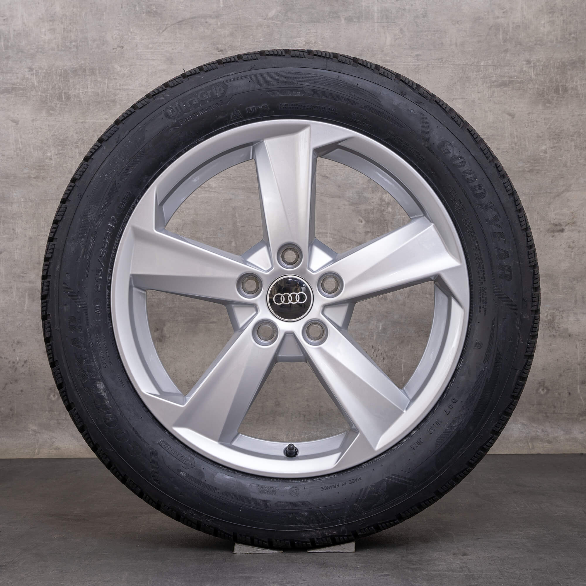 Alkuperäiset Audi Q2 talvirenkaat 17 tuuman GA-vanteet Rotor 81A601025B hopea