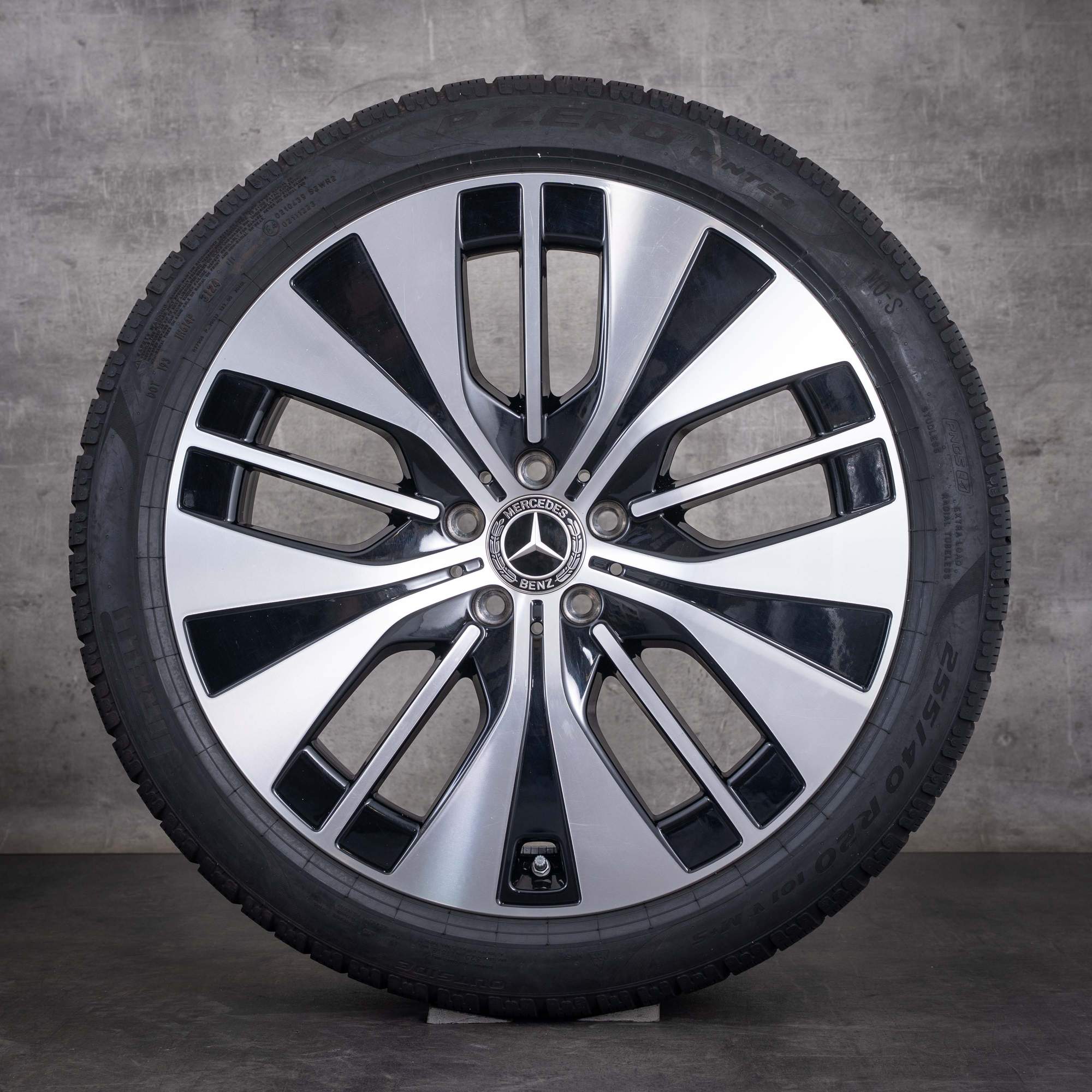 OEM Mercedes-Benz EQE 20inch V295 winter wheels A2954011700 black front diamond cut - wheel 1 of 4