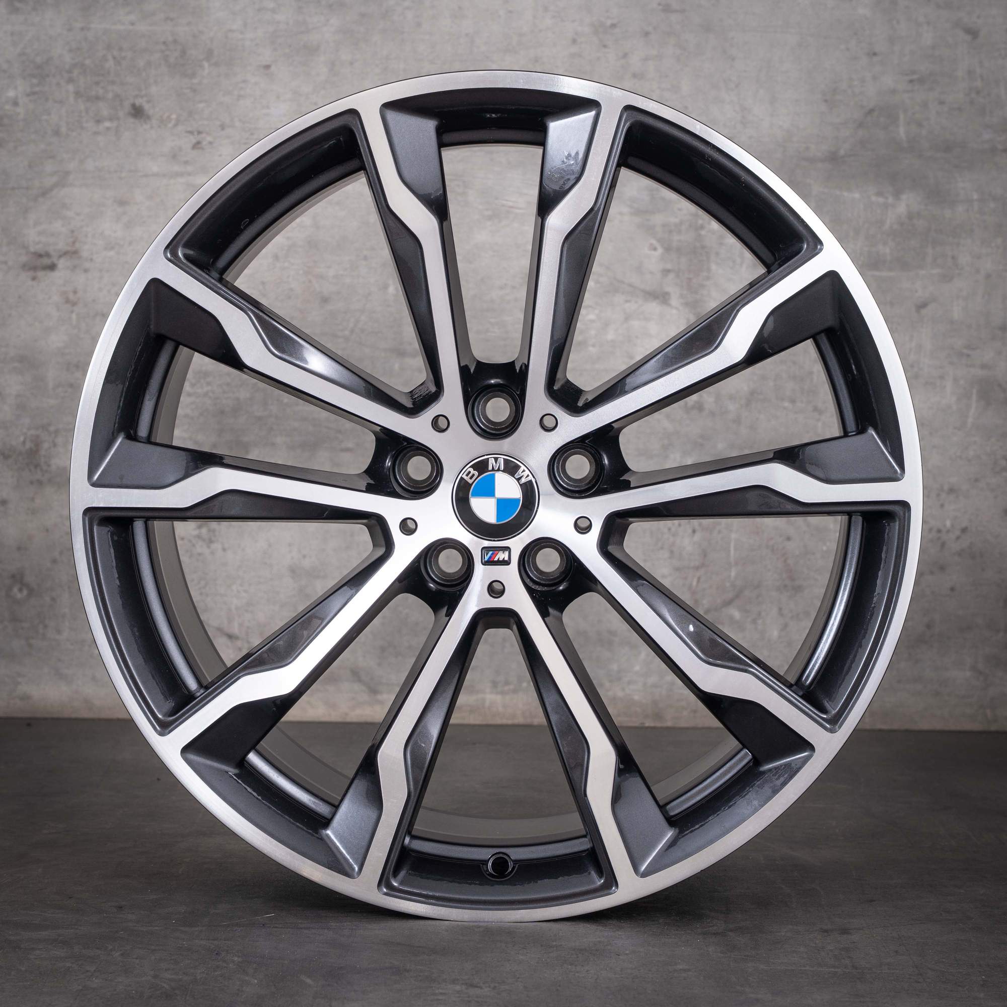 Oryginalne felgi BMW X3 X4 20 cali G01 G02 Styling 699 M 8010268 8010269 w kolorze orbit grey glanzgedreht